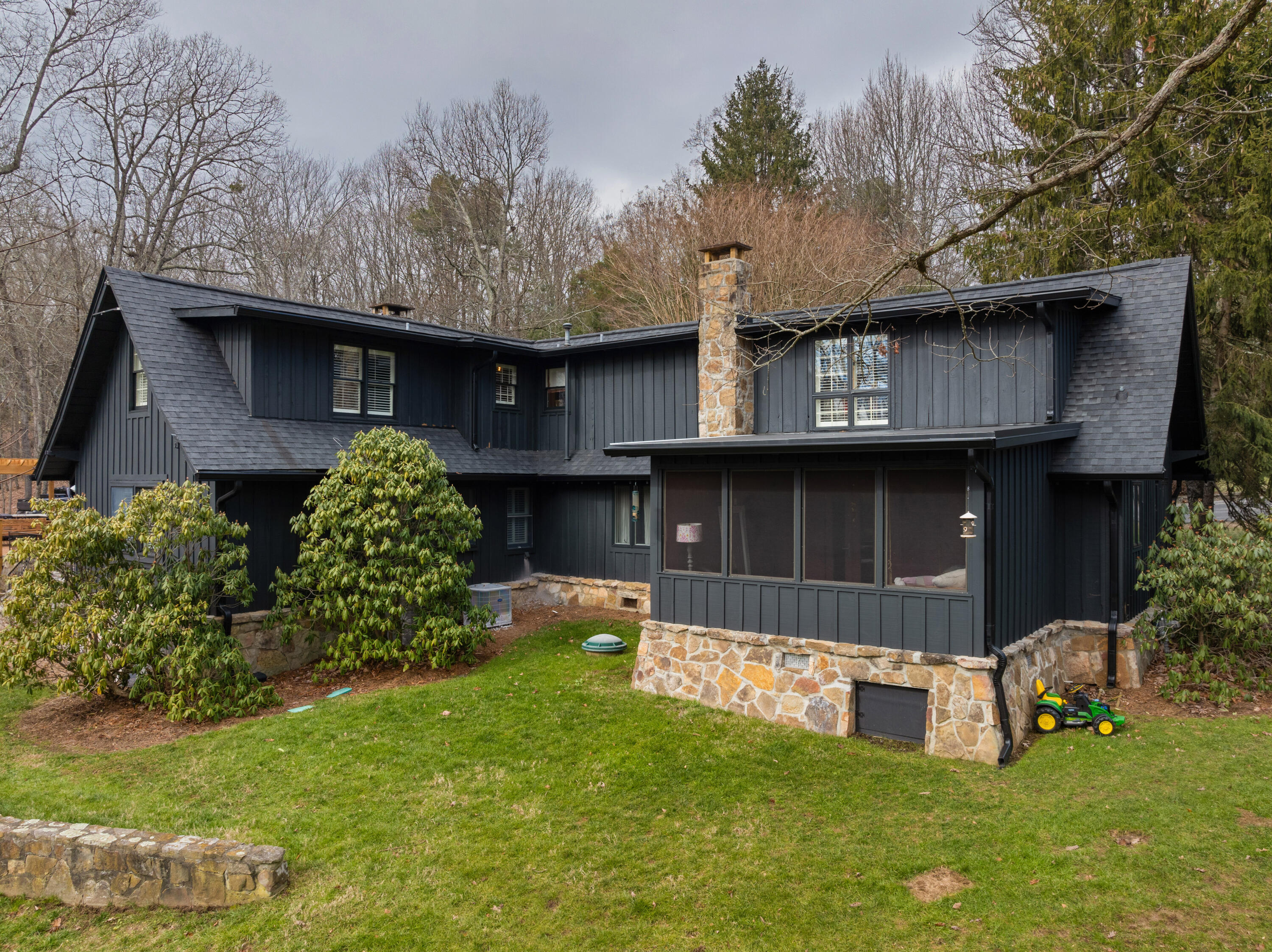 1015 Scenic Highway