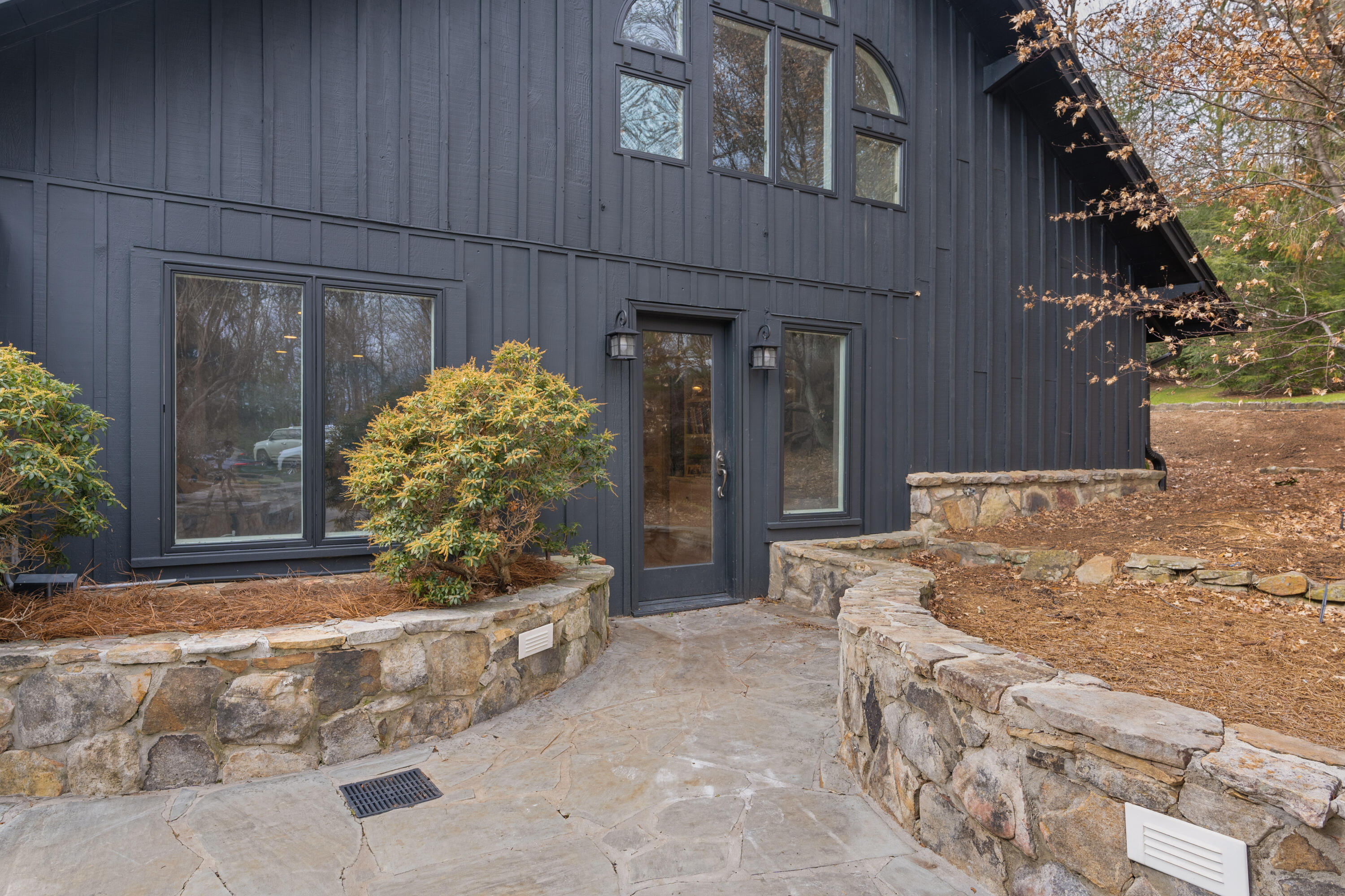 1015 Scenic Highway