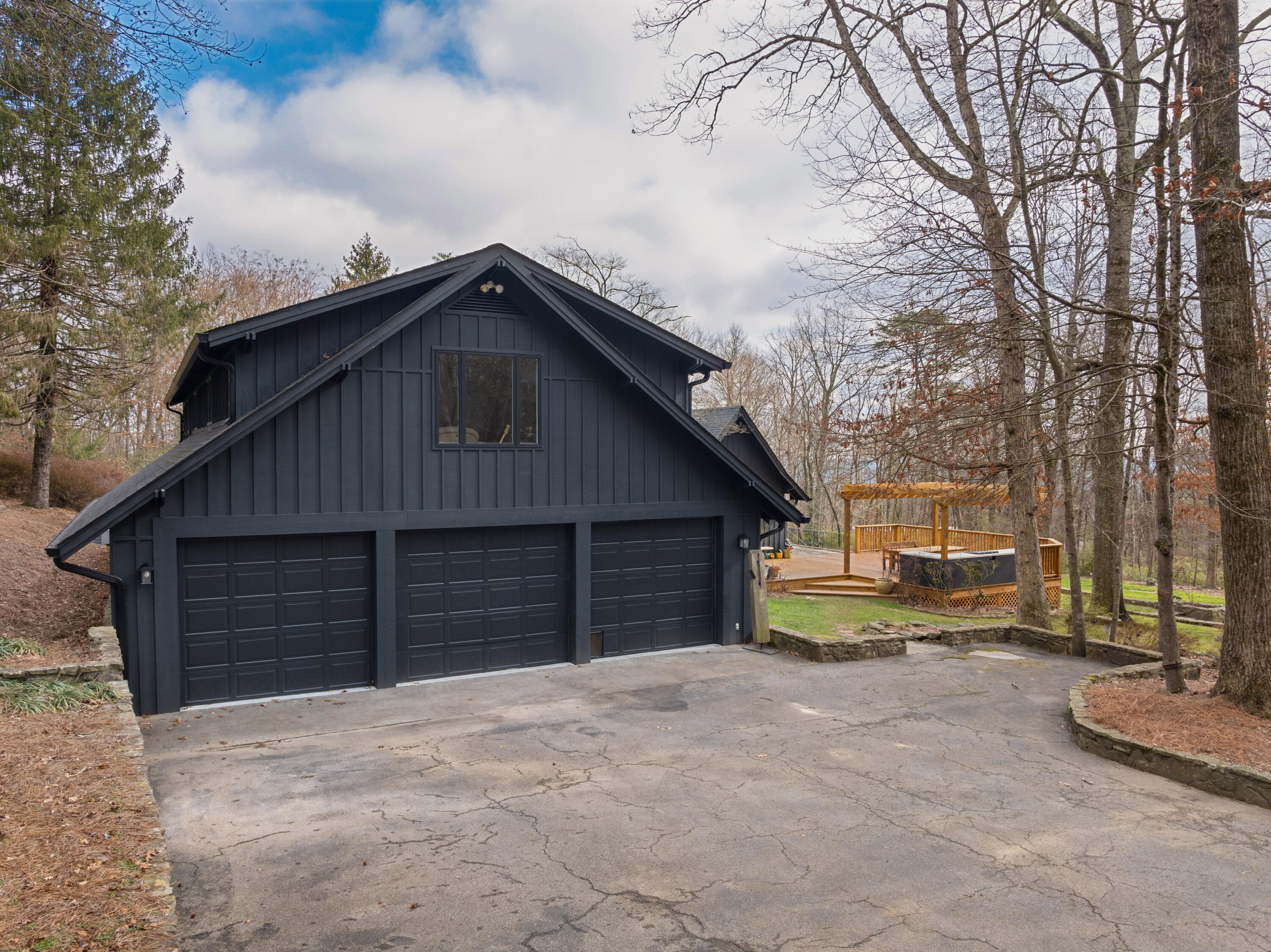 1015 Scenic Highway