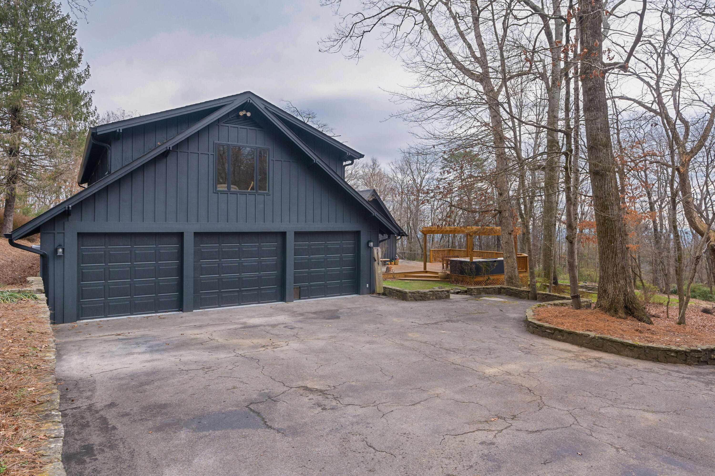 1015 Scenic Highway