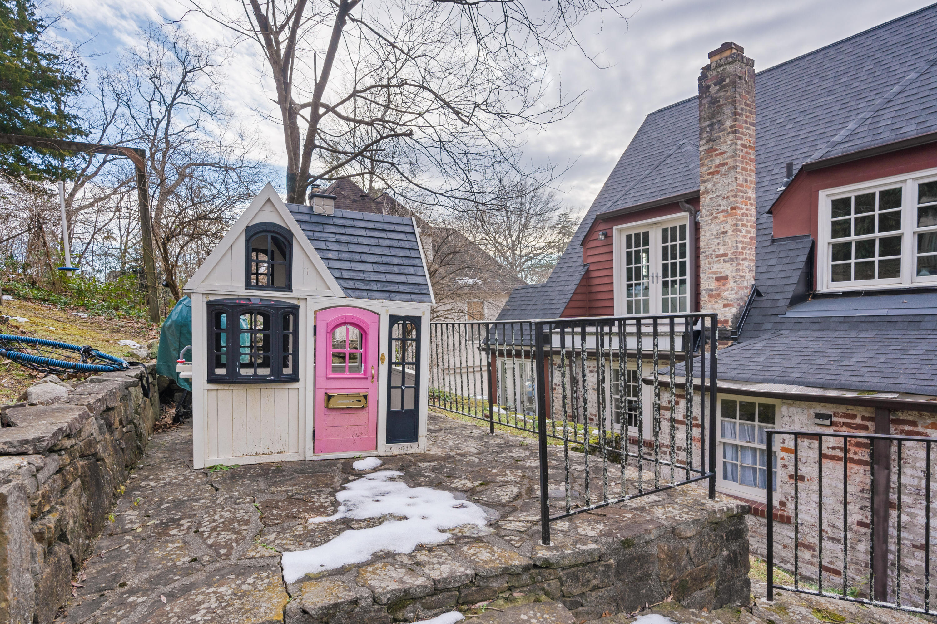 1616 Shady Circle