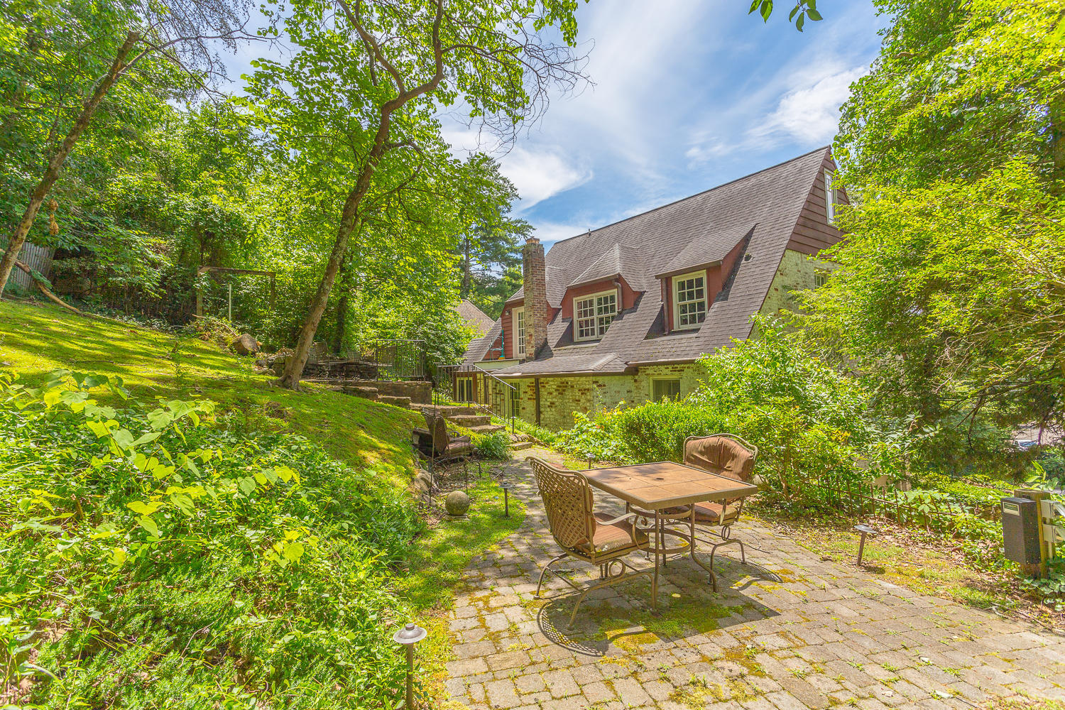 1616 Shady Circle