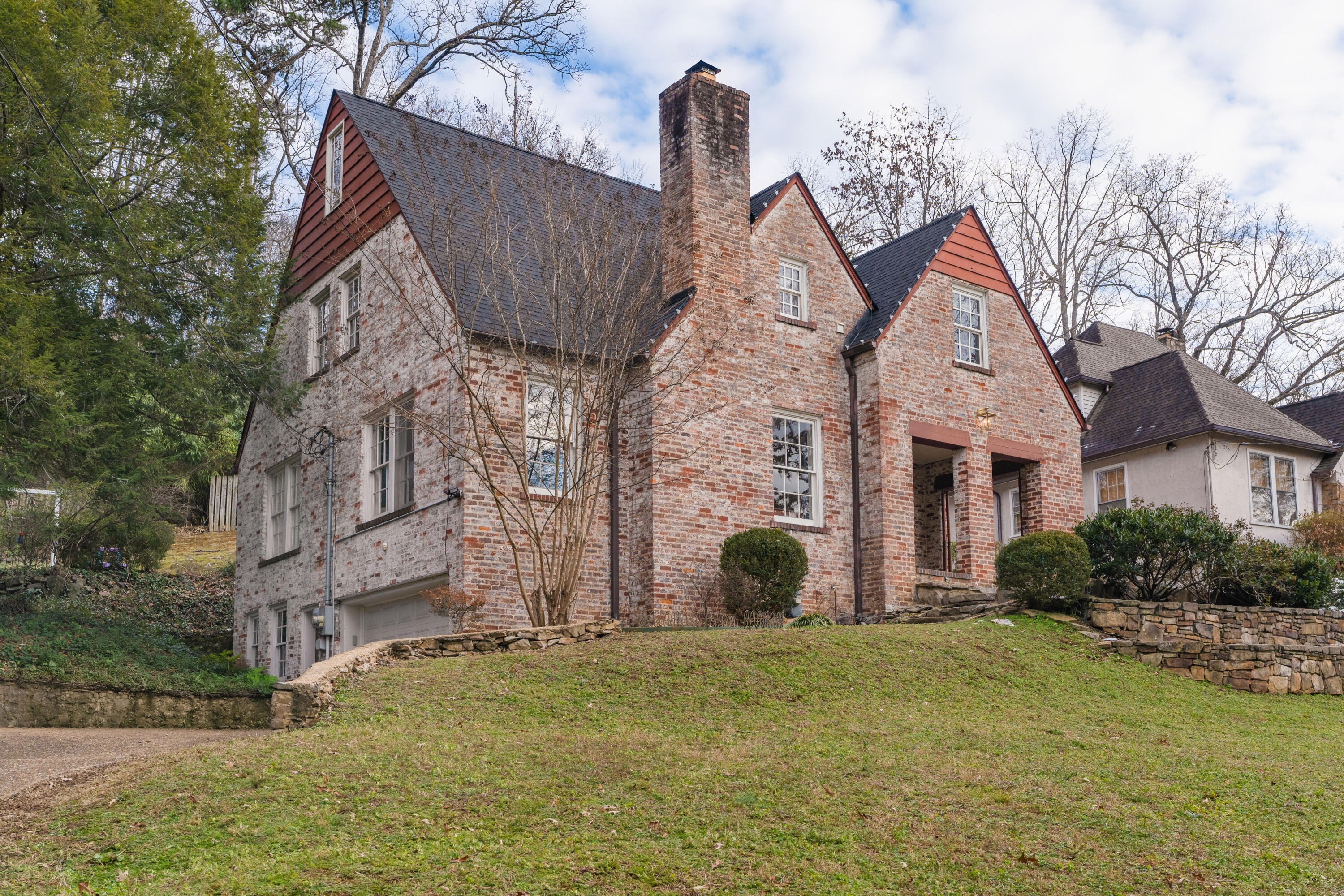 1616 Shady Circle