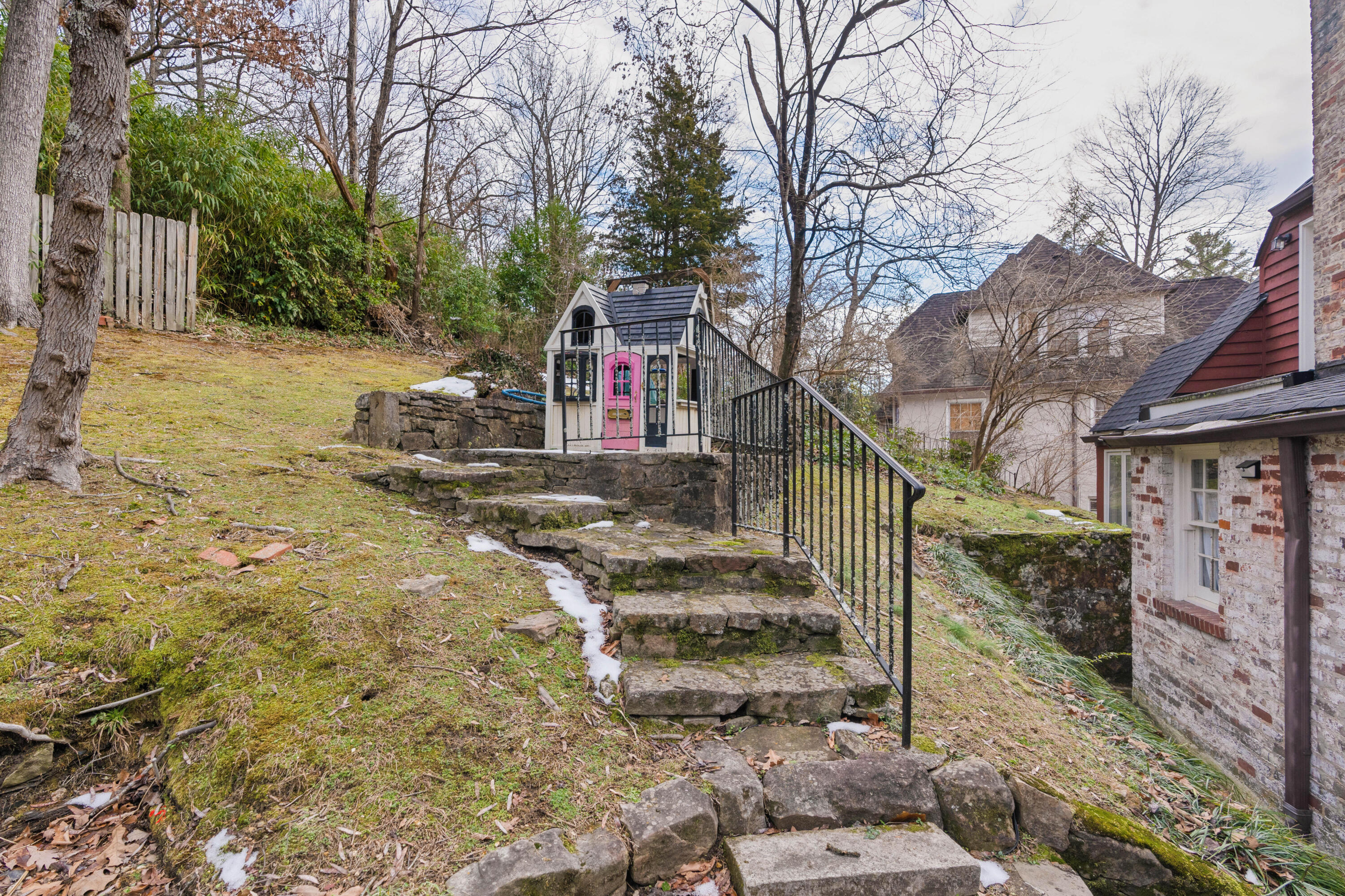 1616 Shady Circle