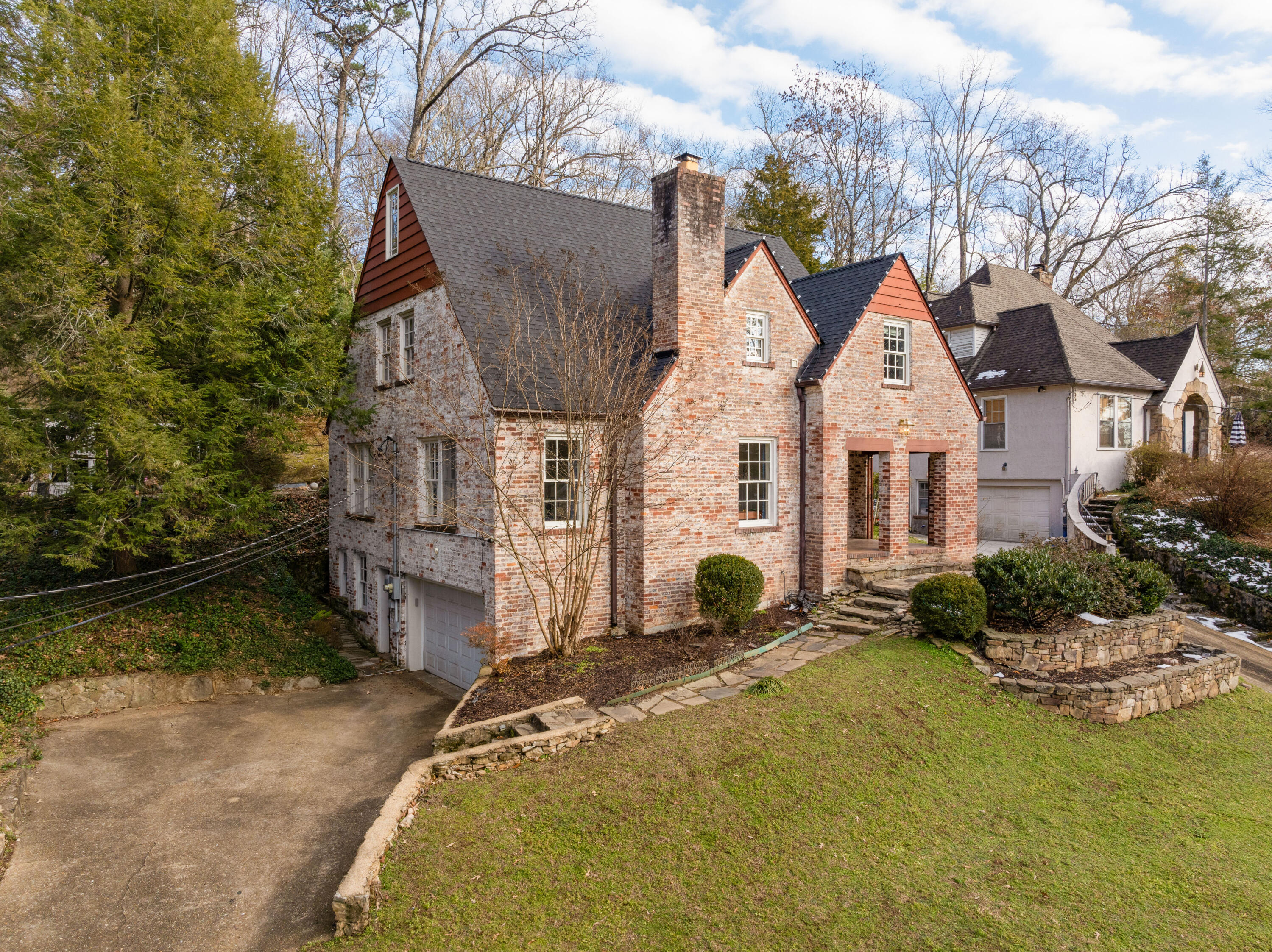 1616 Shady Circle