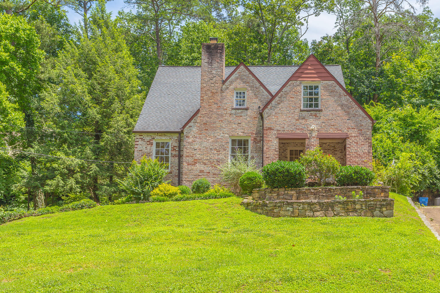1616 Shady Circle
