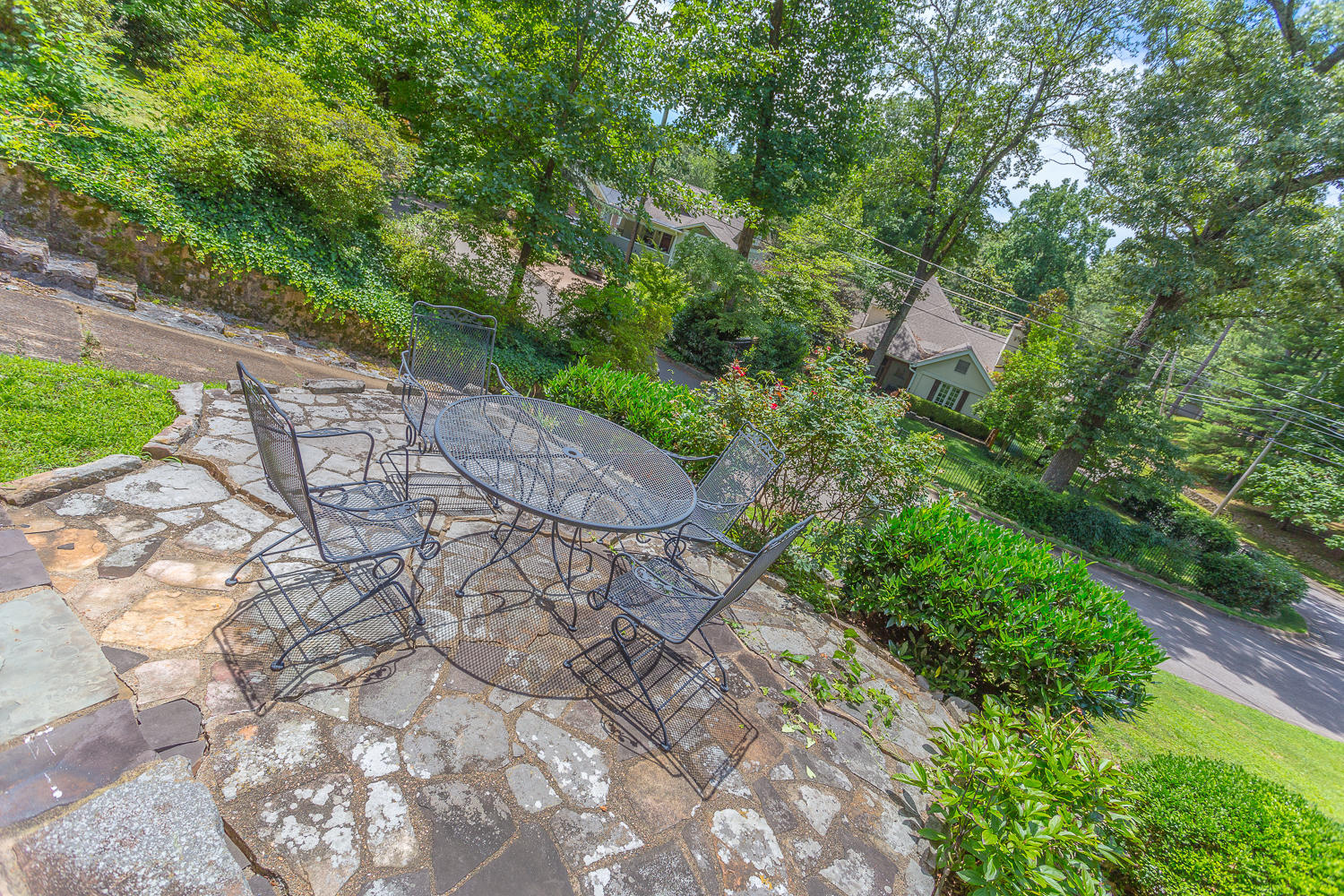 1616 Shady Circle