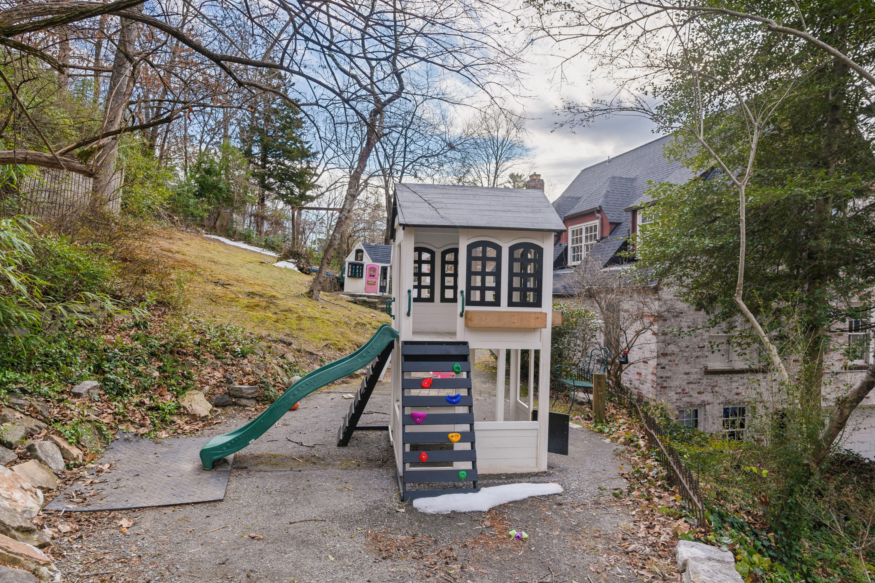 1616 Shady Circle