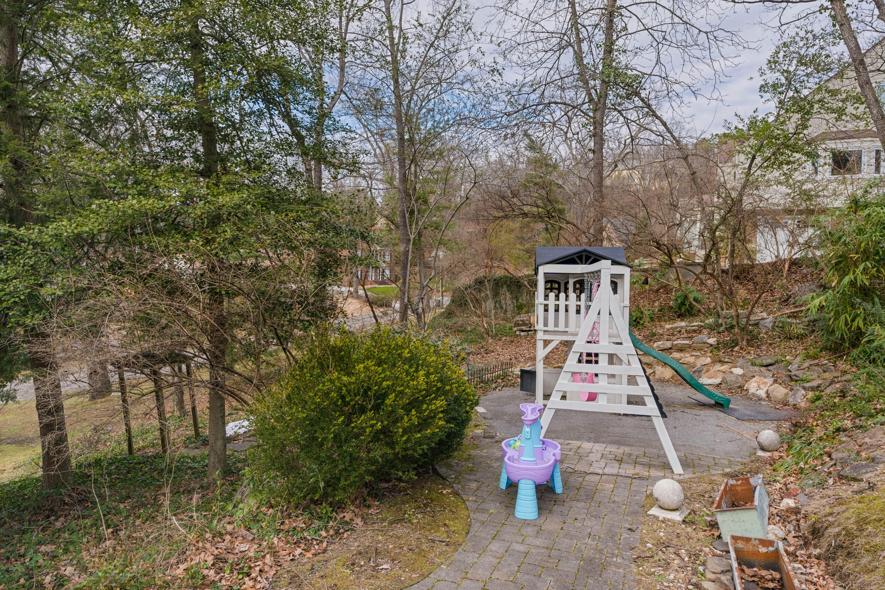 1616 Shady Circle