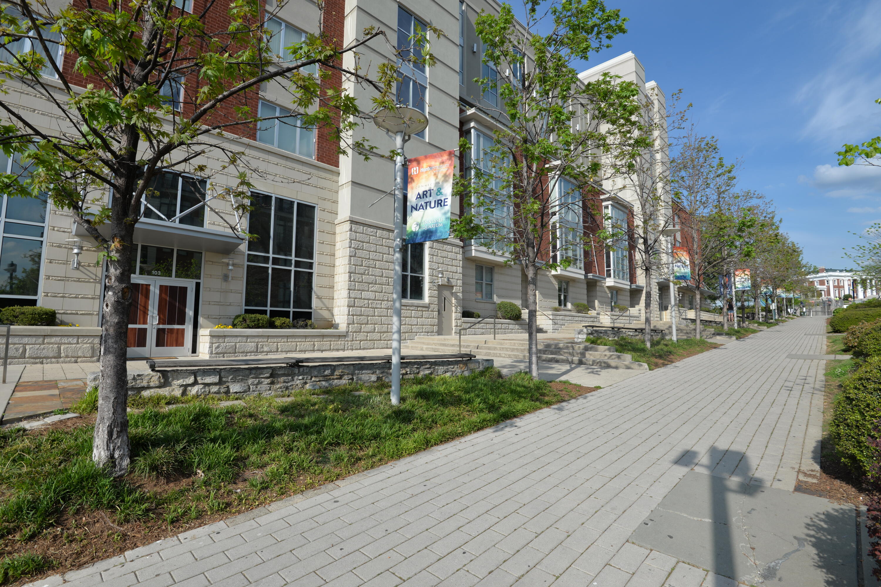 99 Walnut Street, 402