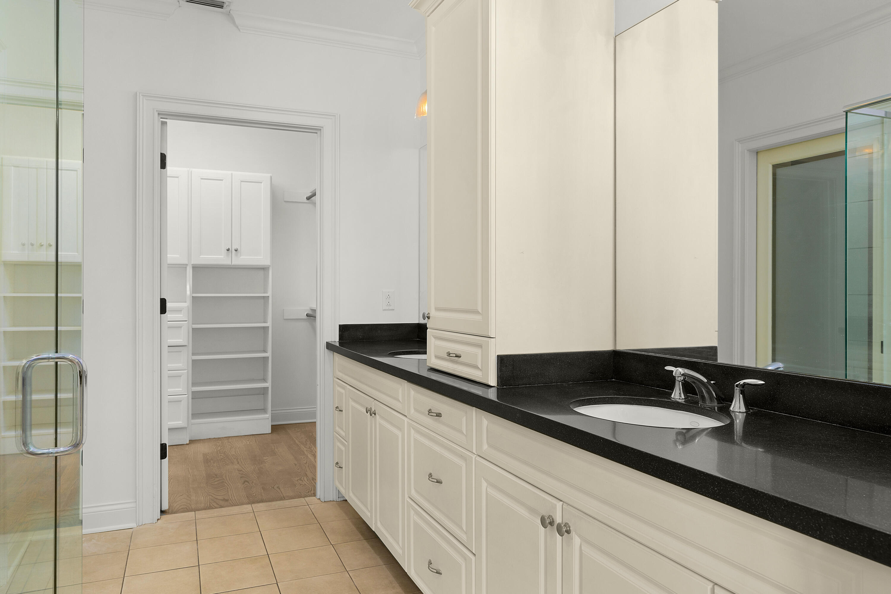 99 Walnut Street, 402