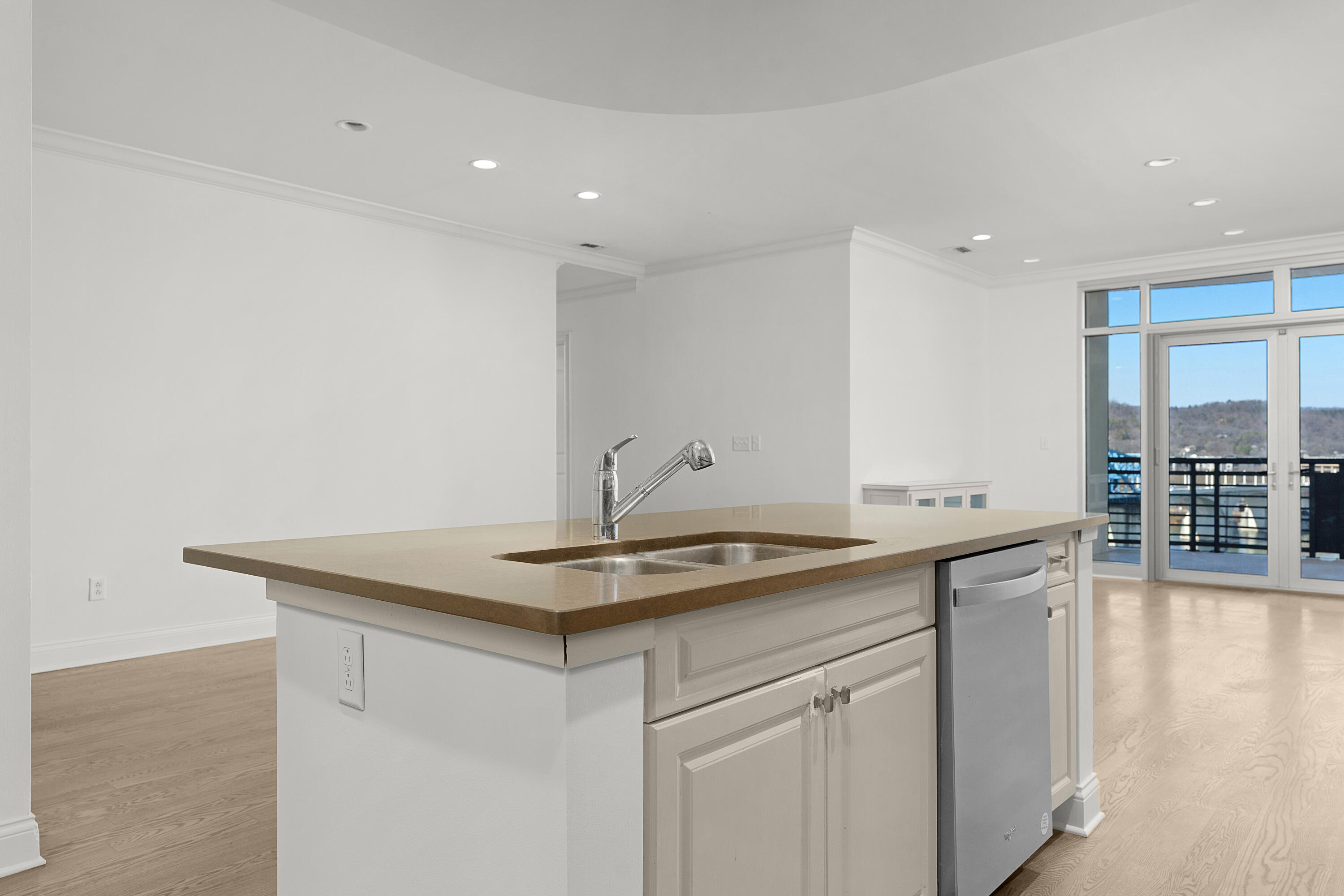99 Walnut Street, 402