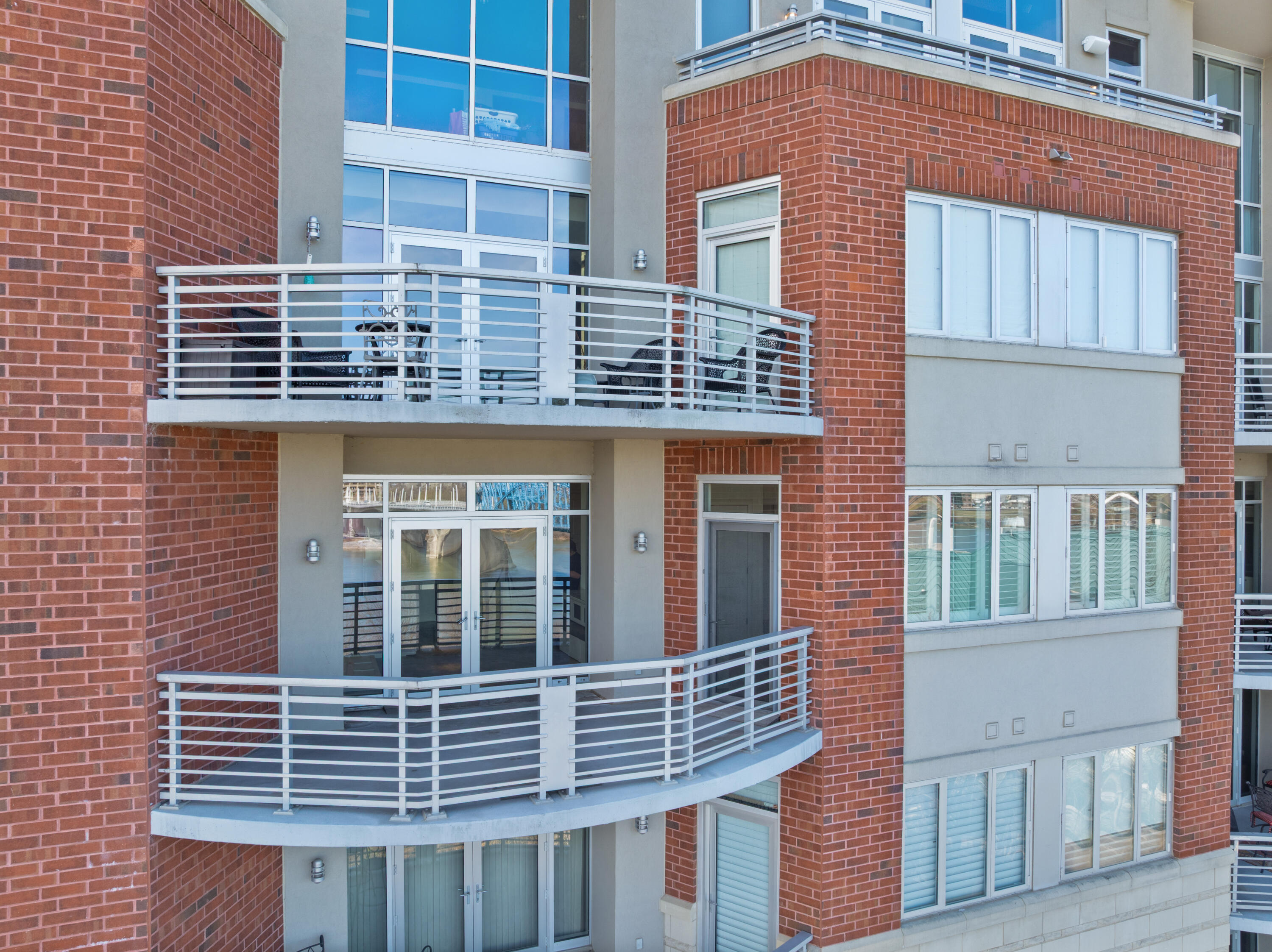 99 Walnut Street, 402