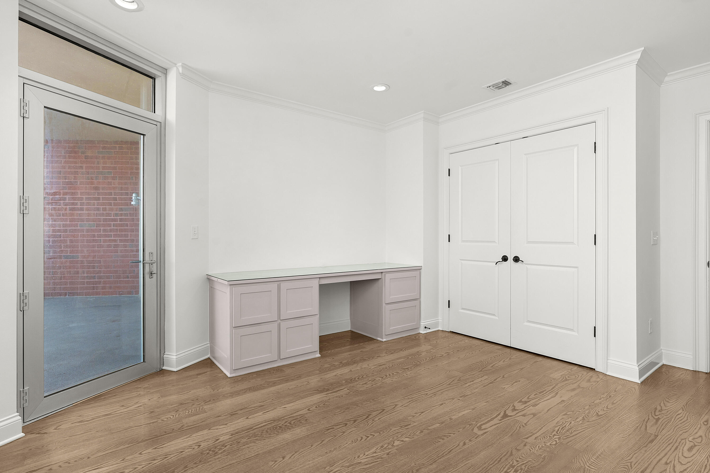 99 Walnut Street, 402