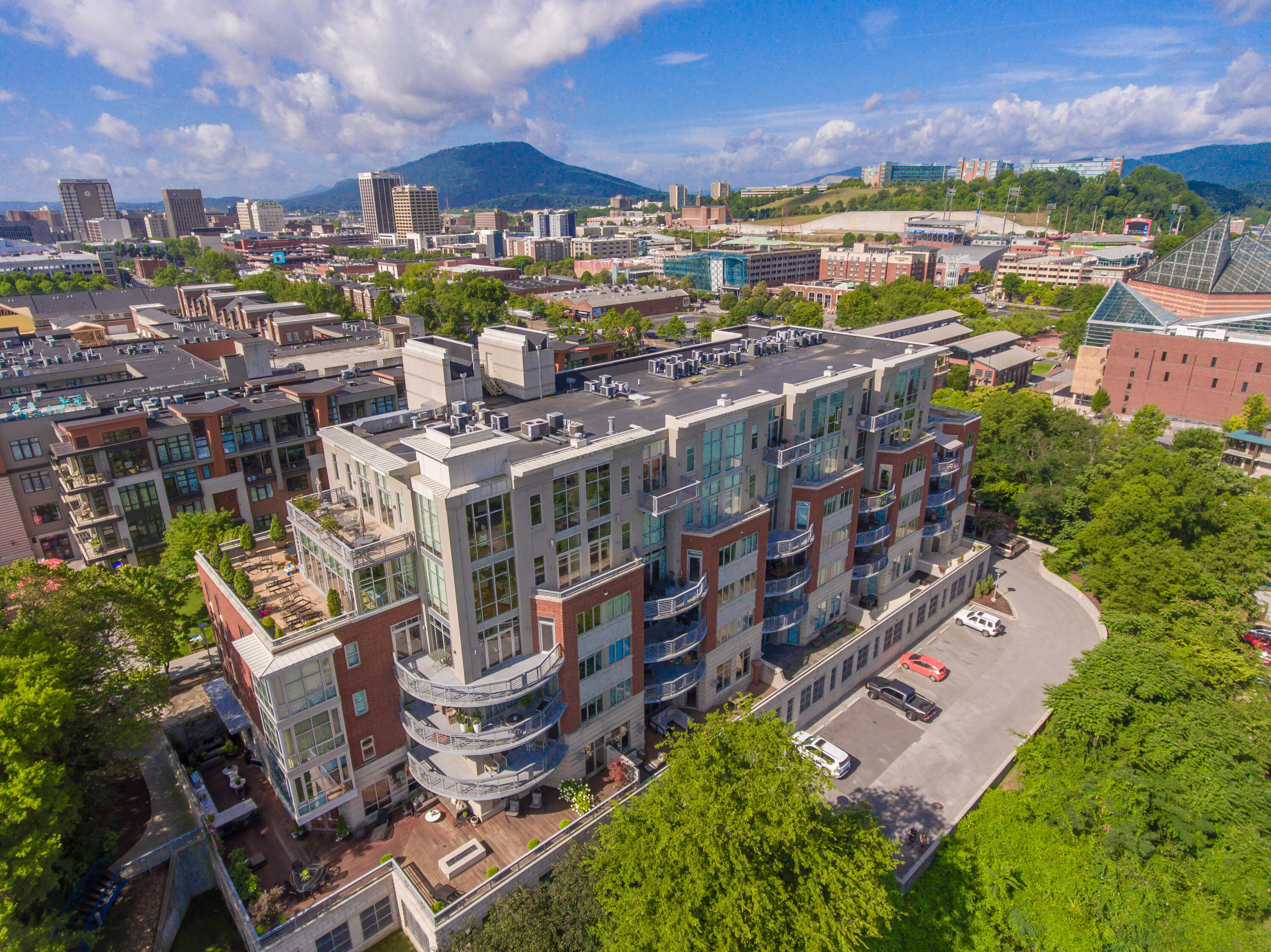 99 Walnut Street, 402
