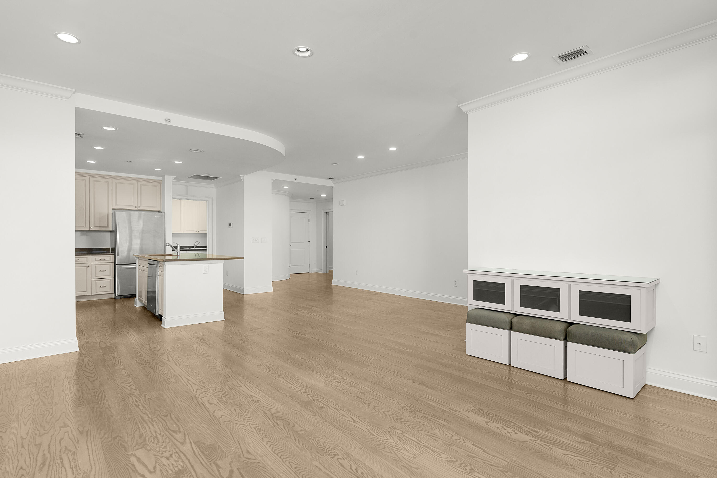 99 Walnut Street, 402