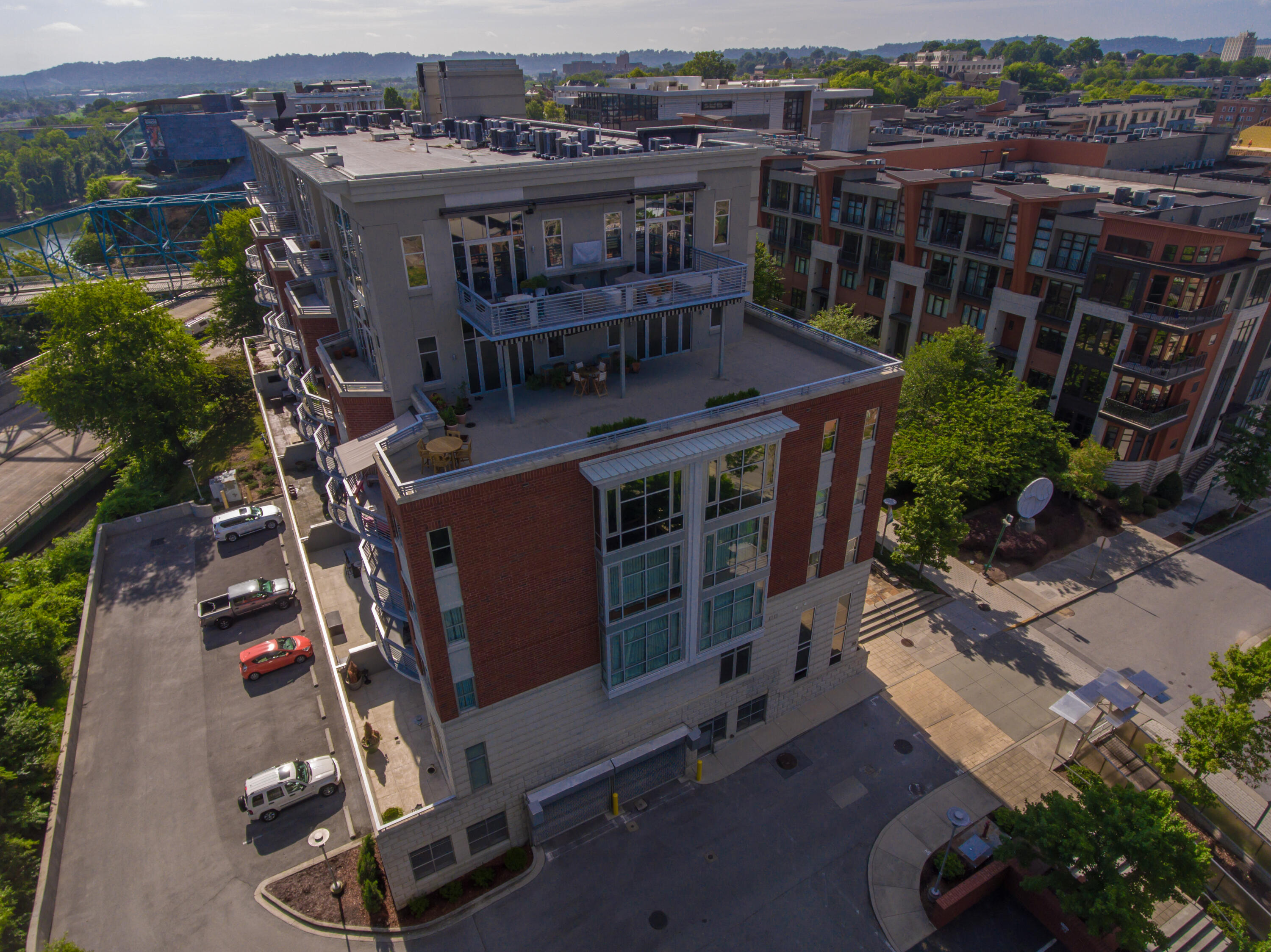 99 Walnut Street, 402