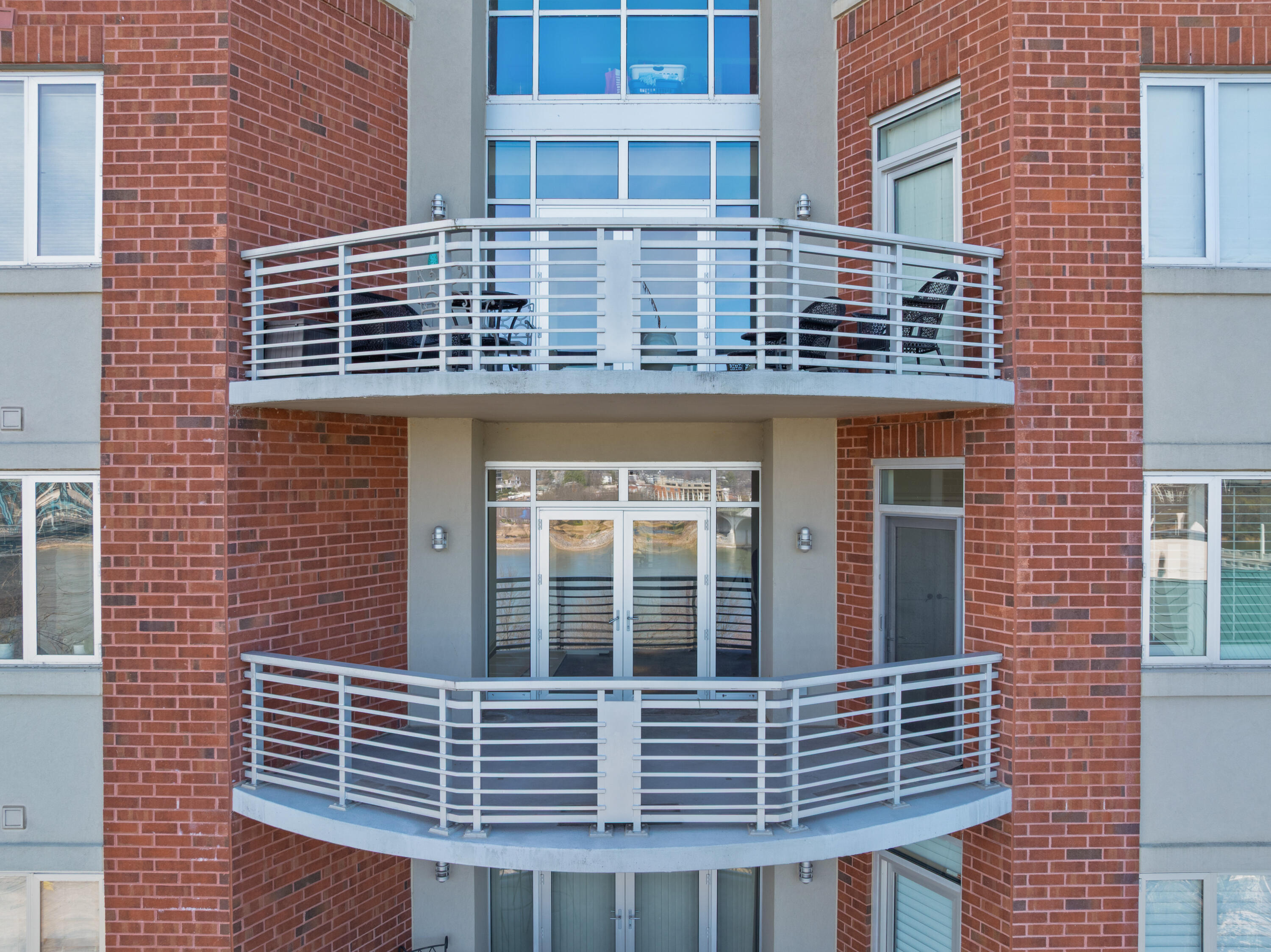 99 Walnut Street, 402