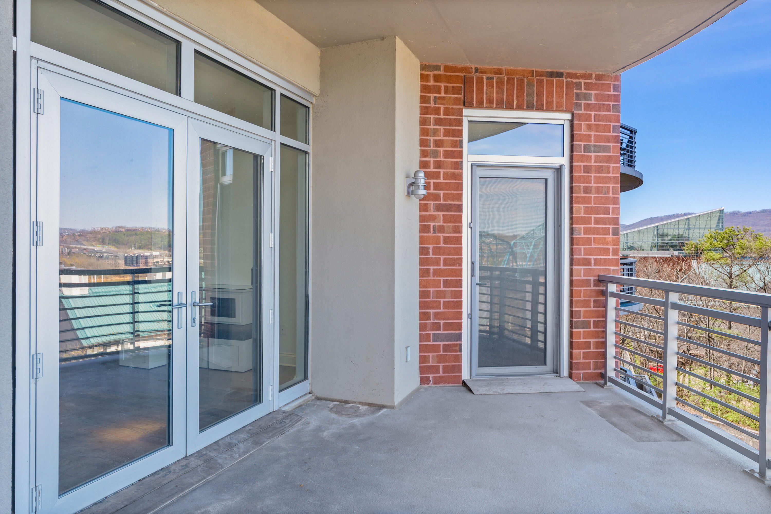 99 Walnut Street, 402