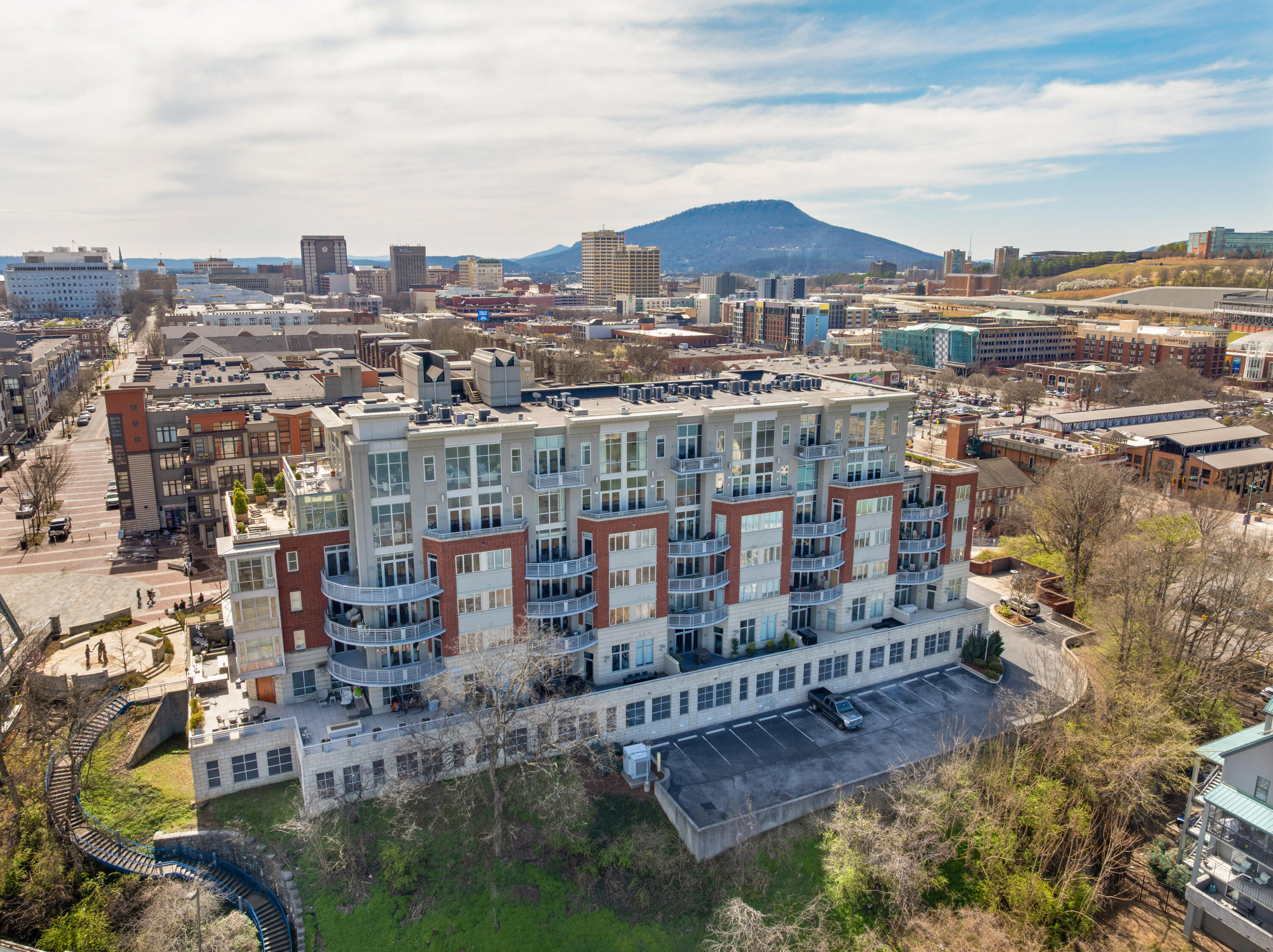 99 Walnut Street, 402