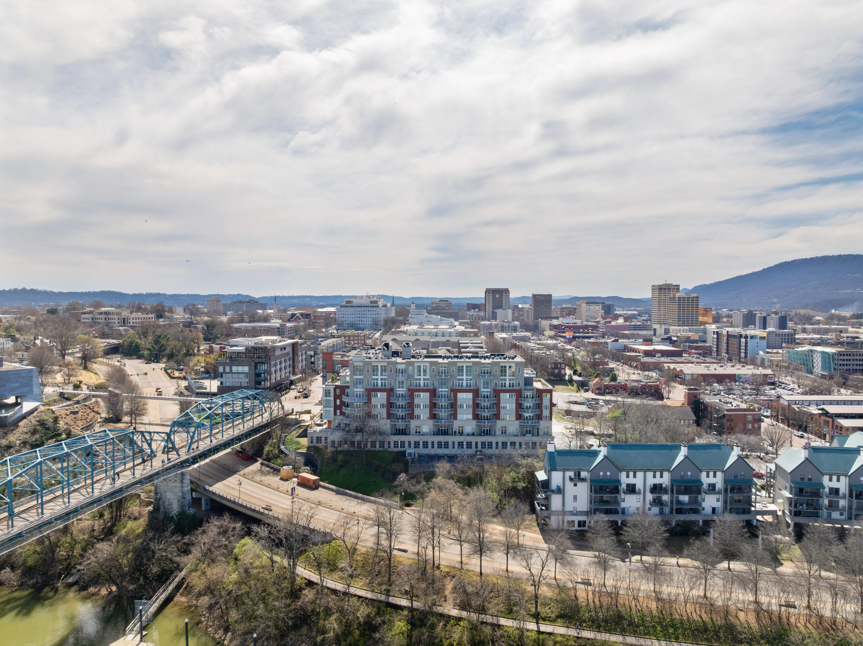 99 Walnut Street, 402