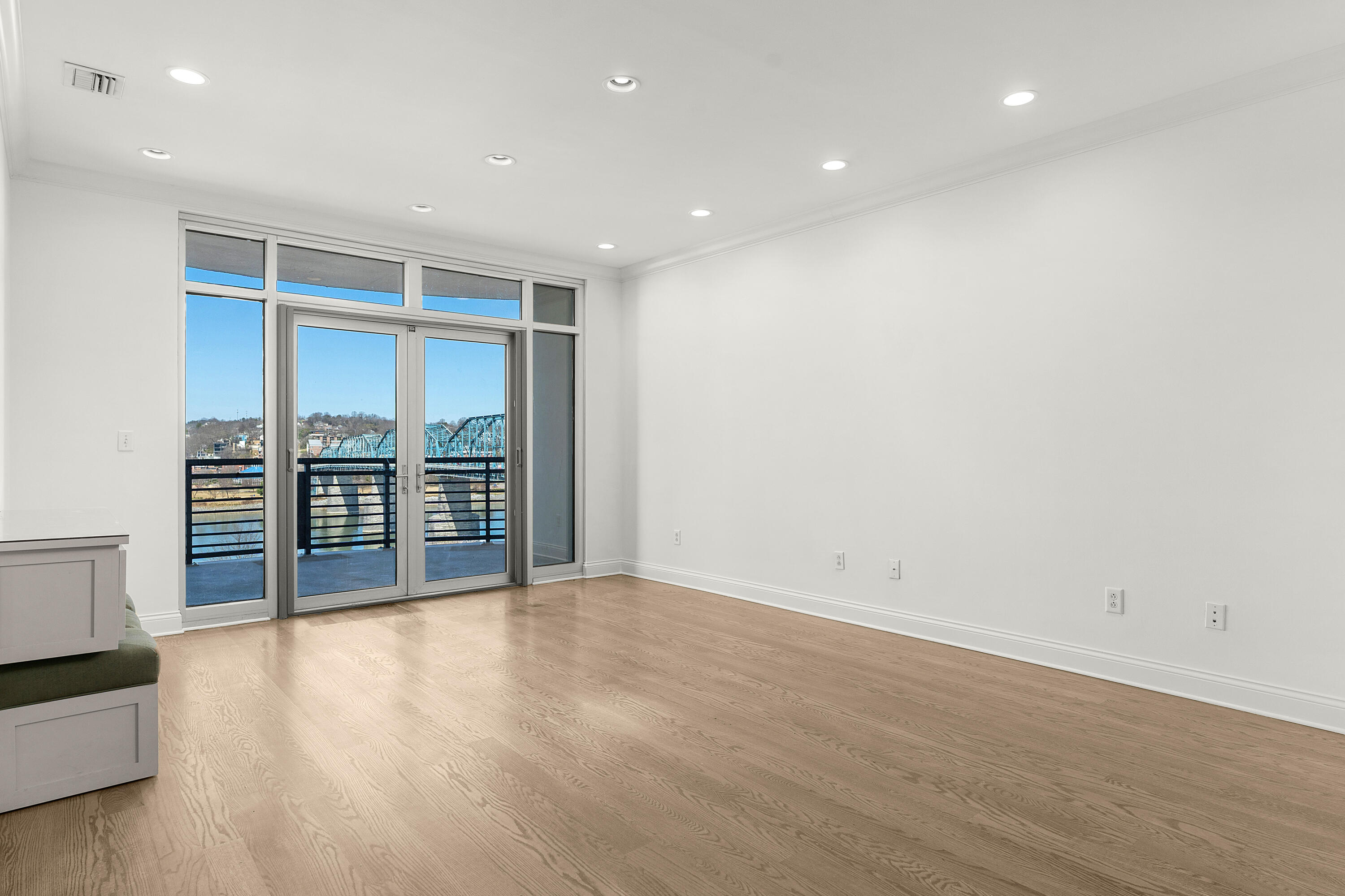 99 Walnut Street, 402