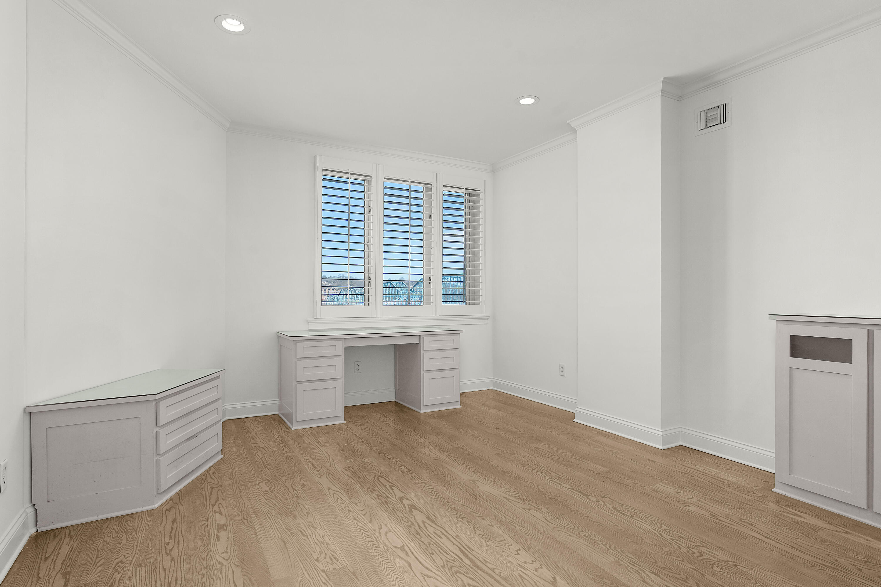 99 Walnut Street, 402