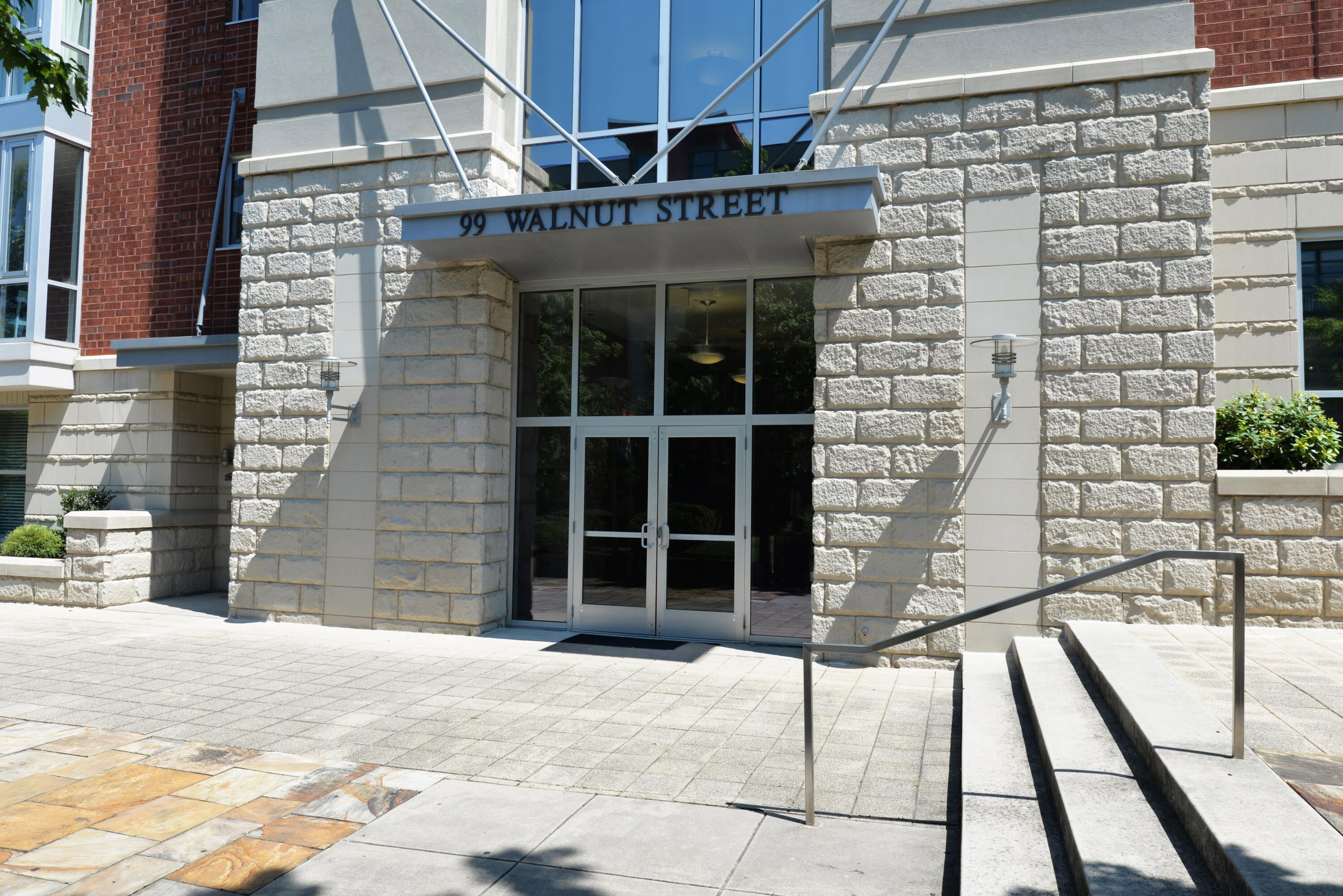 99 Walnut Street, 402