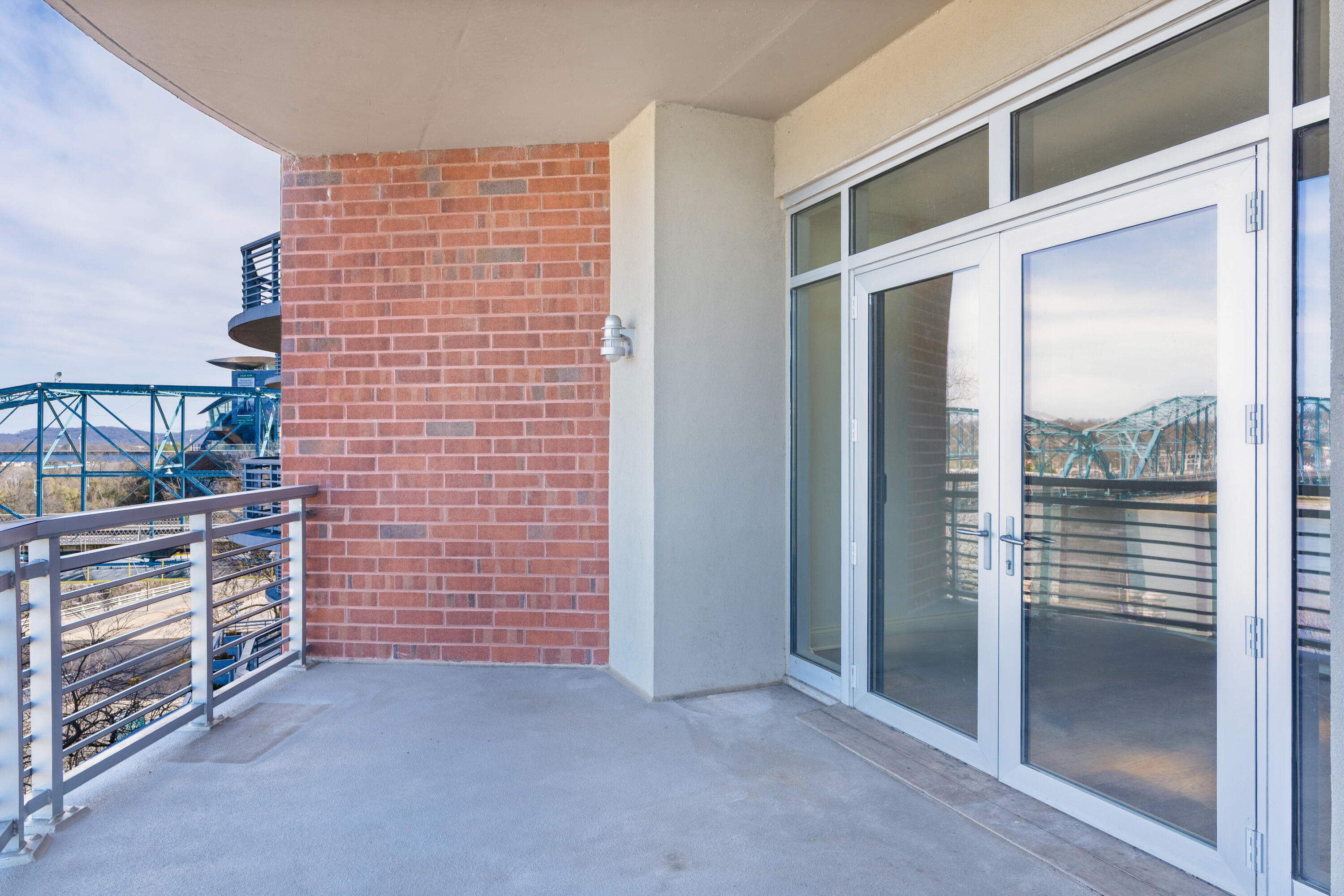 99 Walnut Street, 402