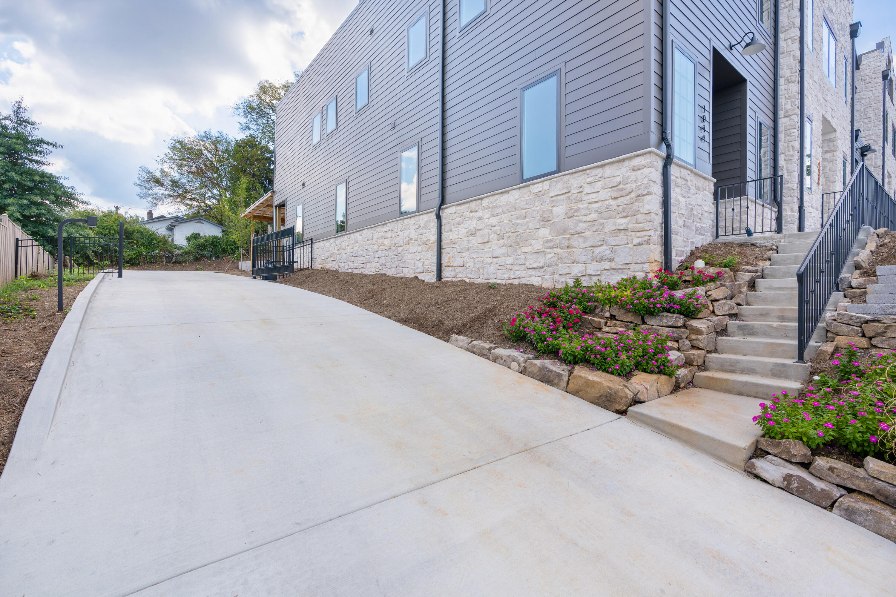 1036 E 4th Street, 103