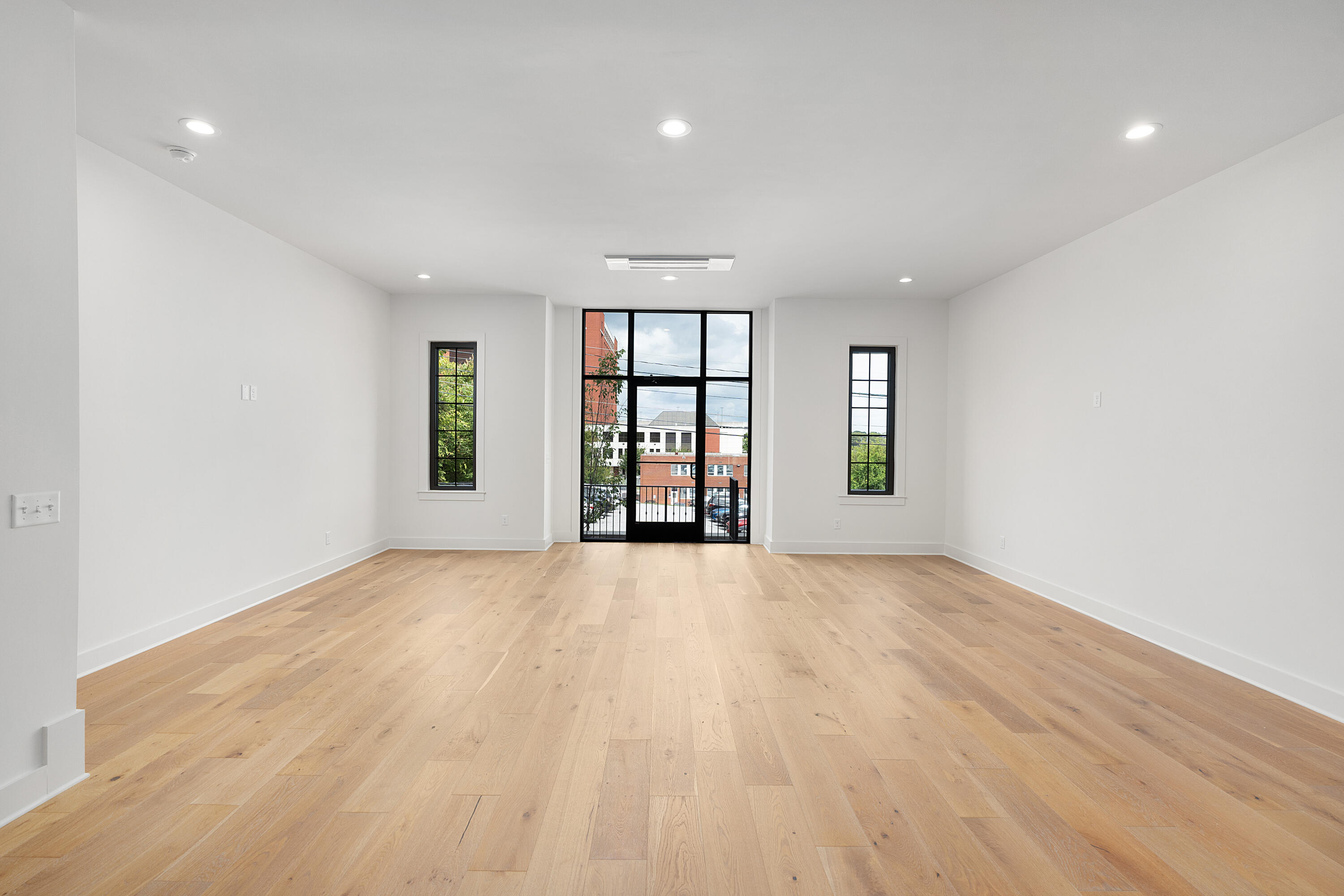 1036 E 4th Street, 103