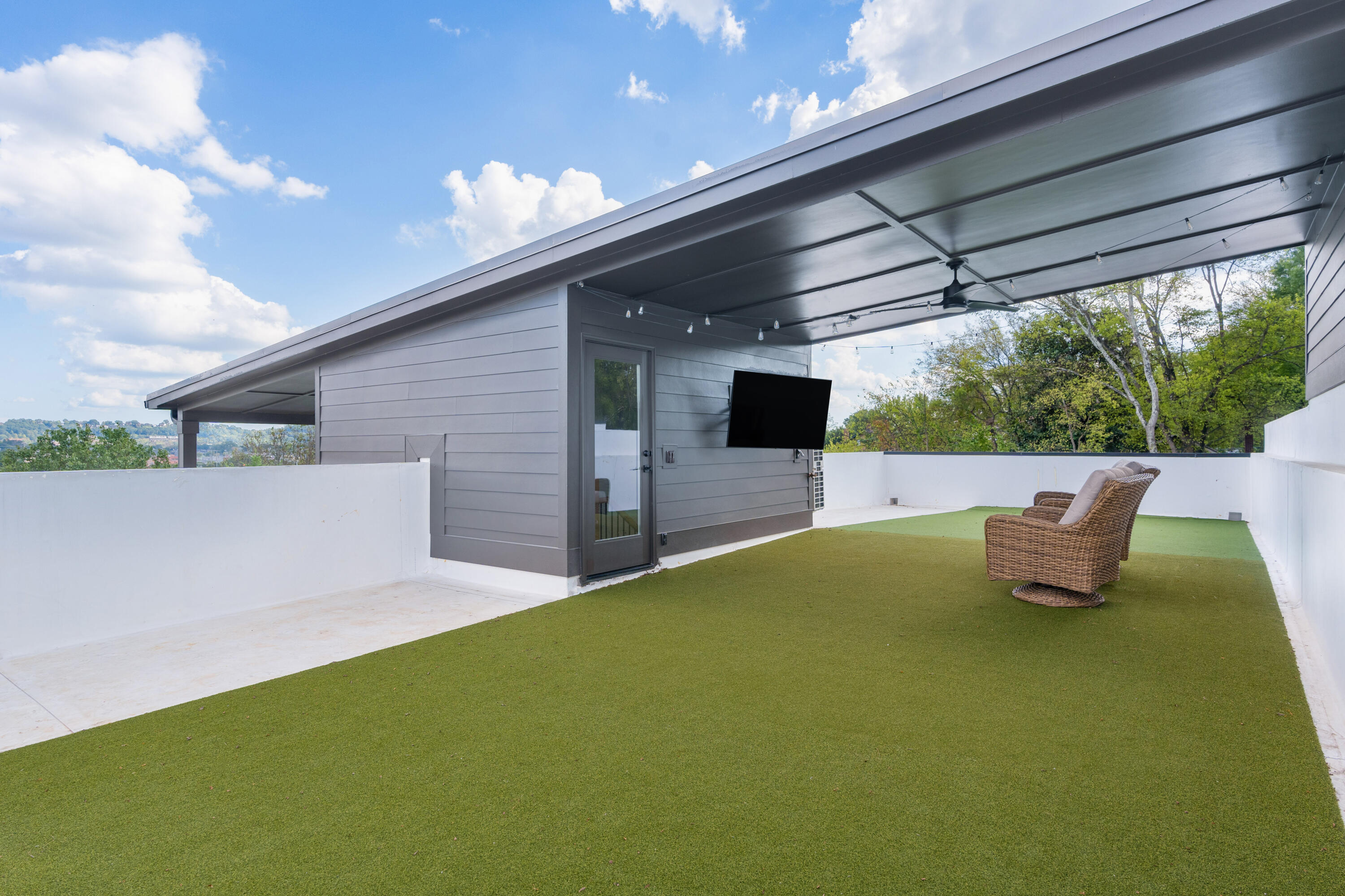 1040 E 4th Street, 102