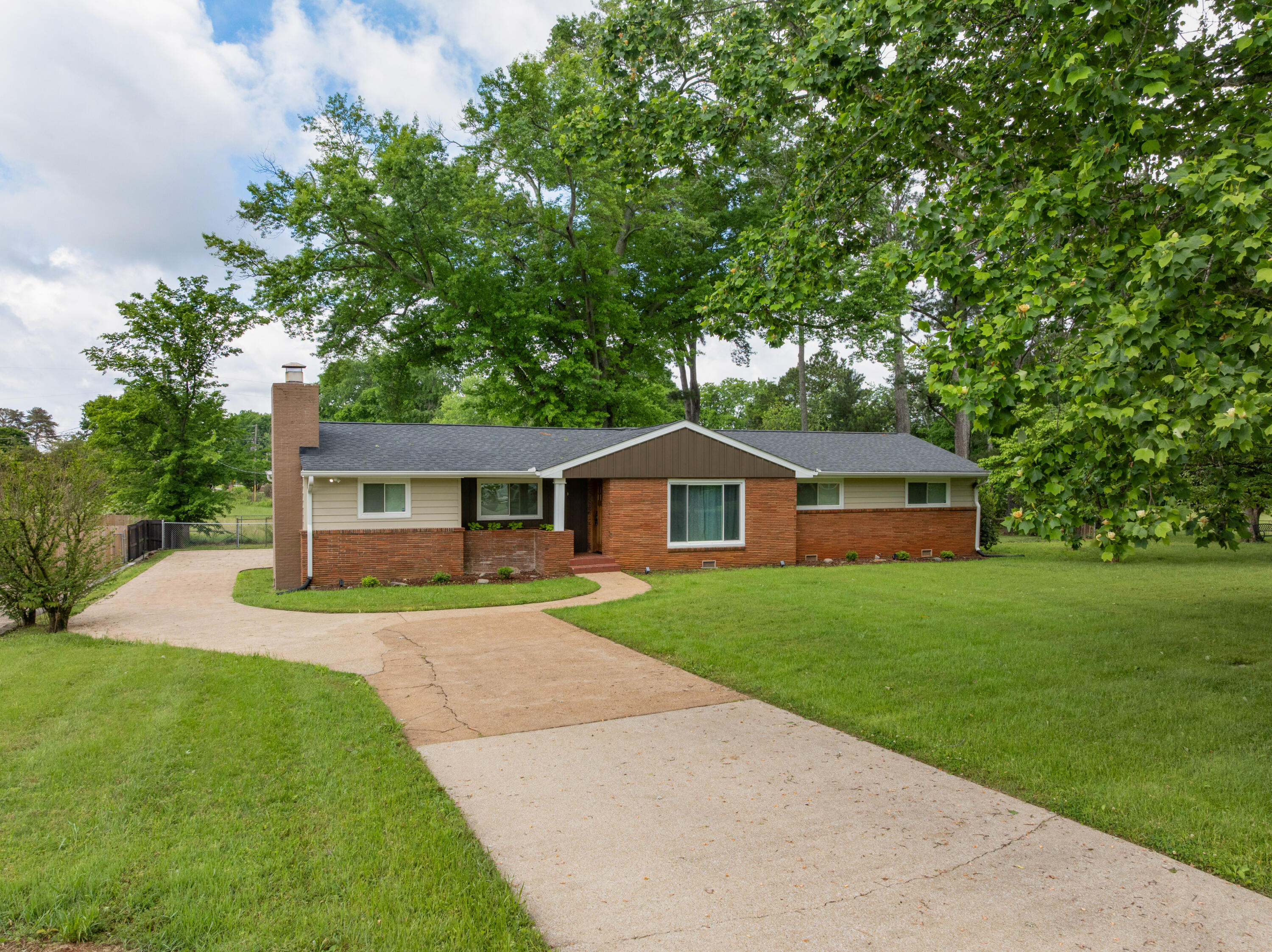 6904 Hickory View Lane