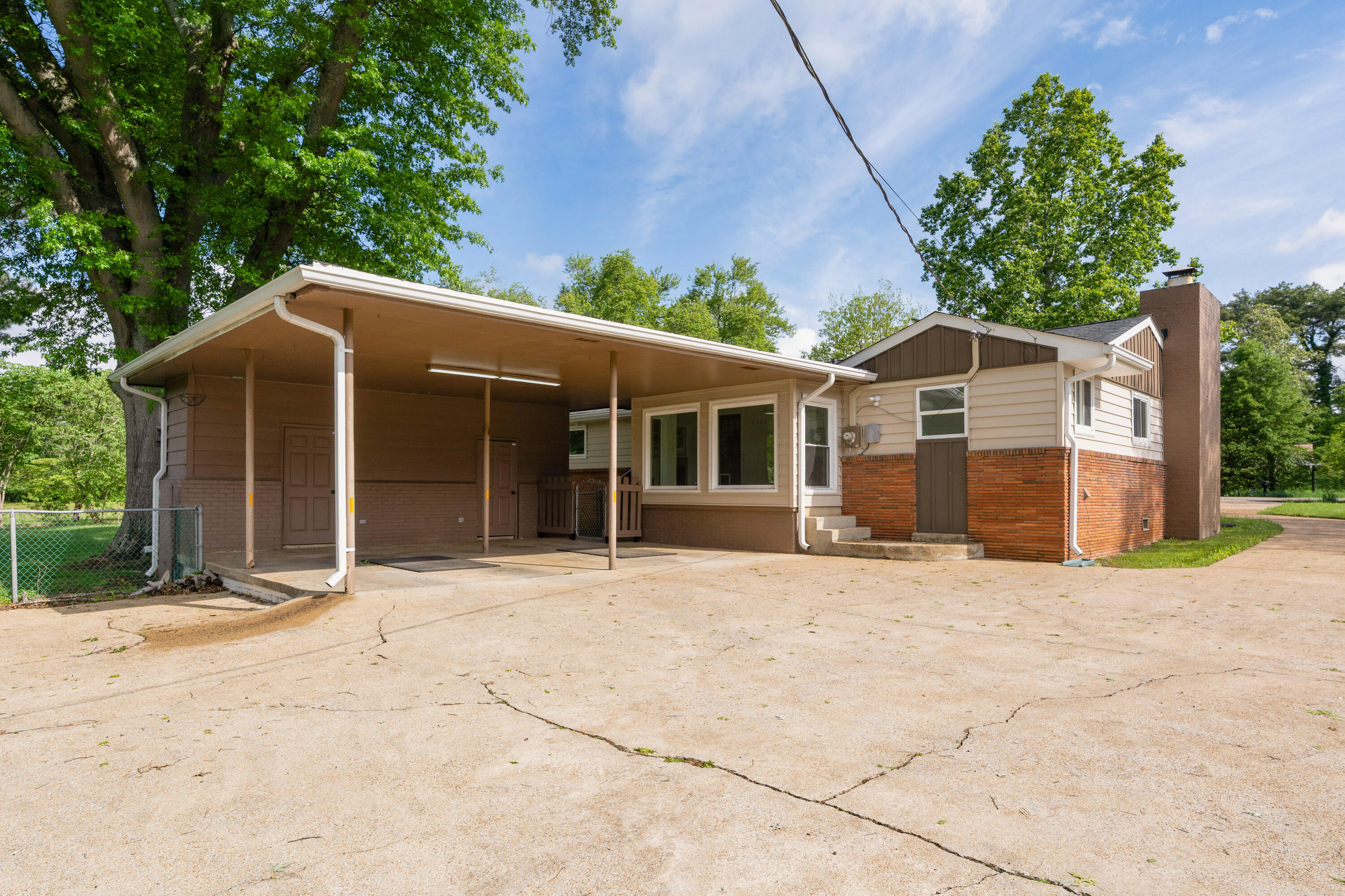6904 Hickory View Lane