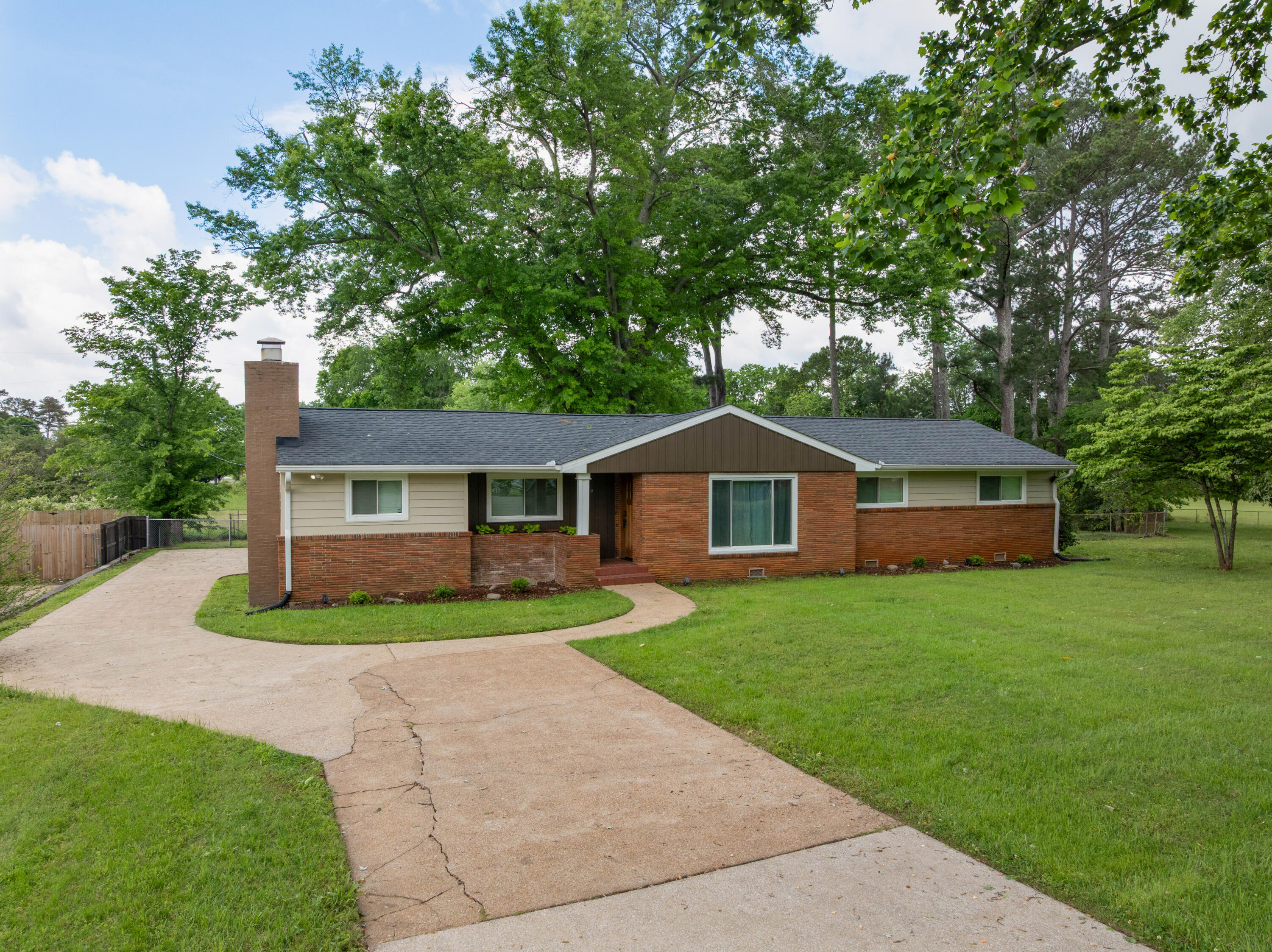 6904 Hickory View Lane