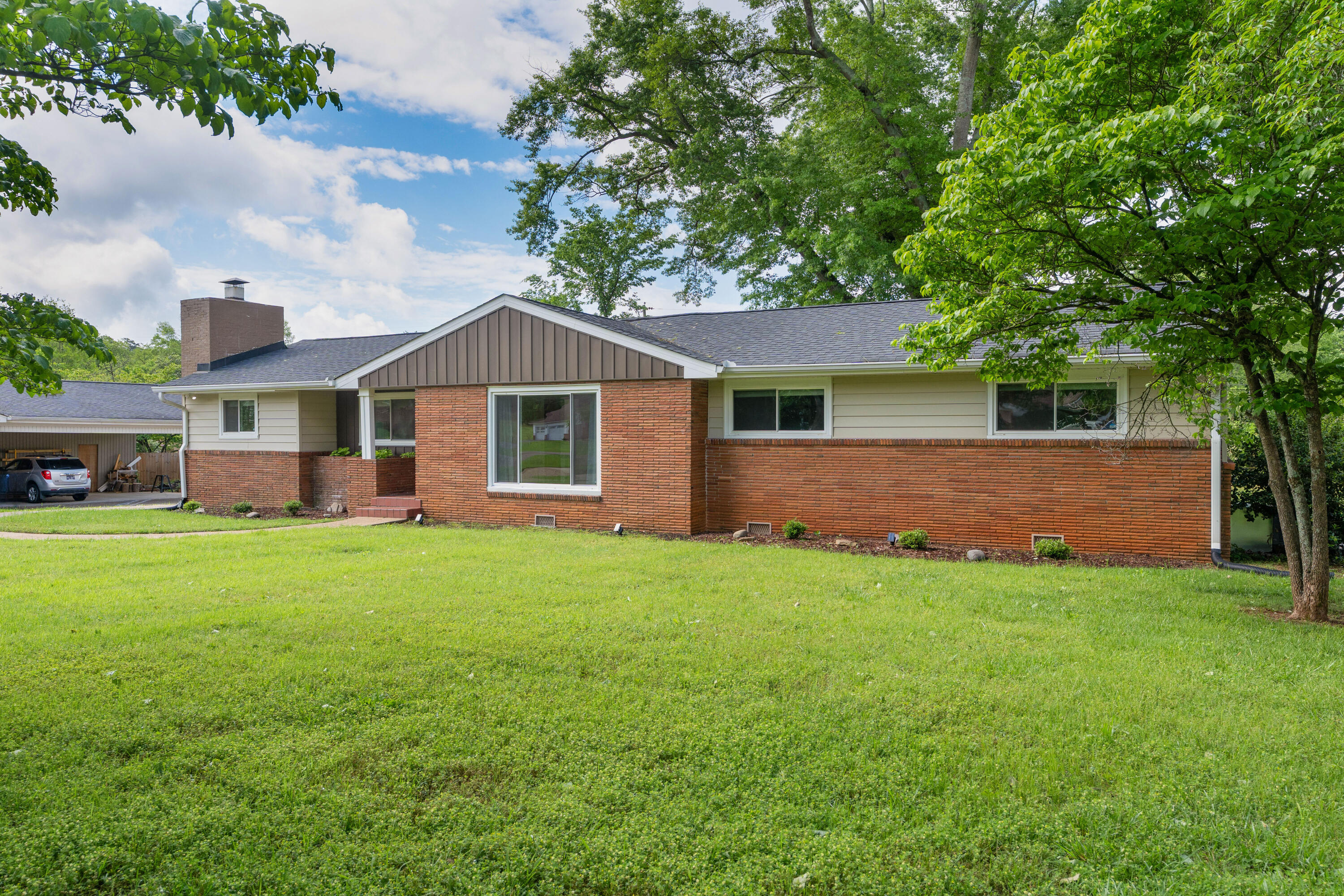 6904 Hickory View Lane