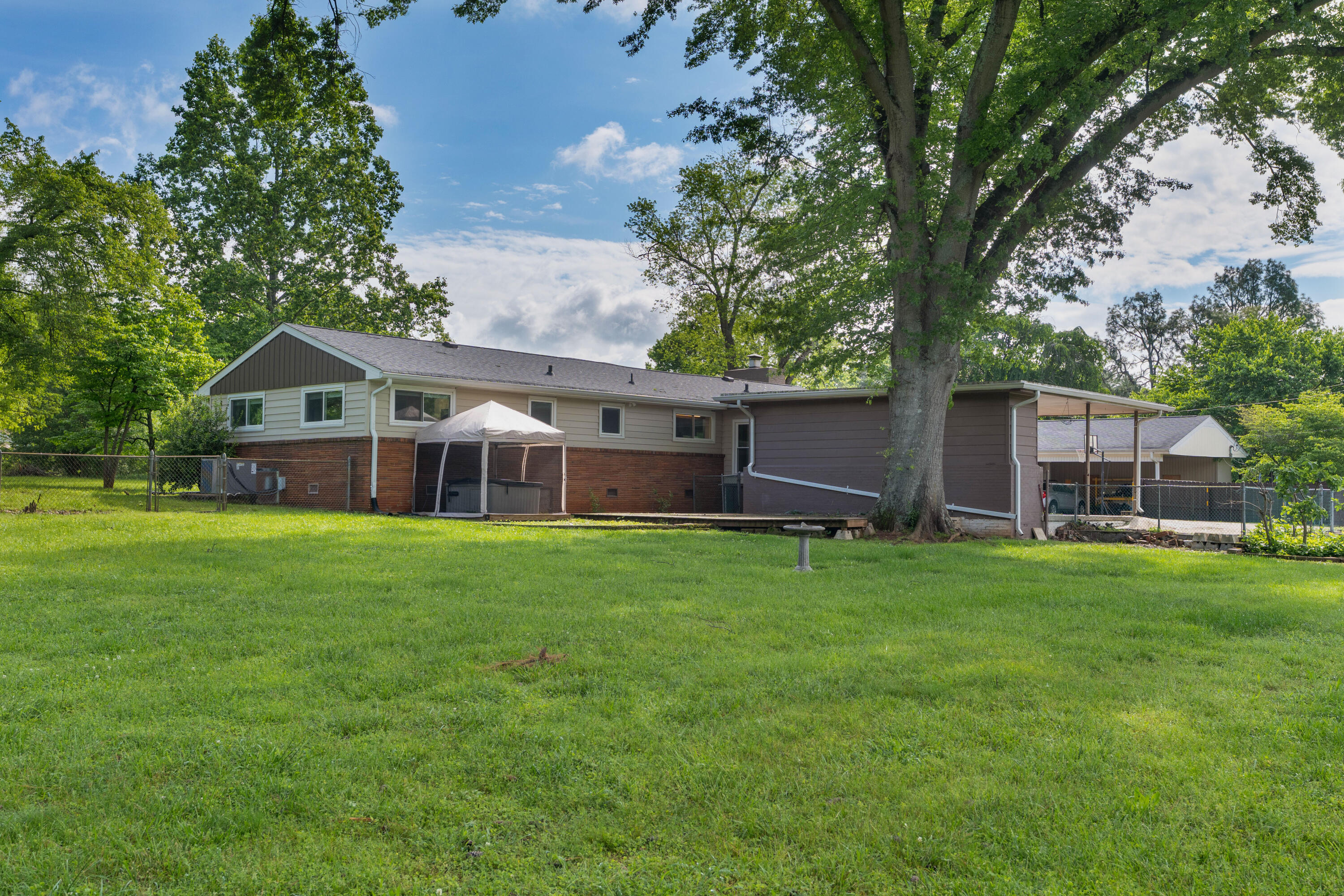 6904 Hickory View Lane