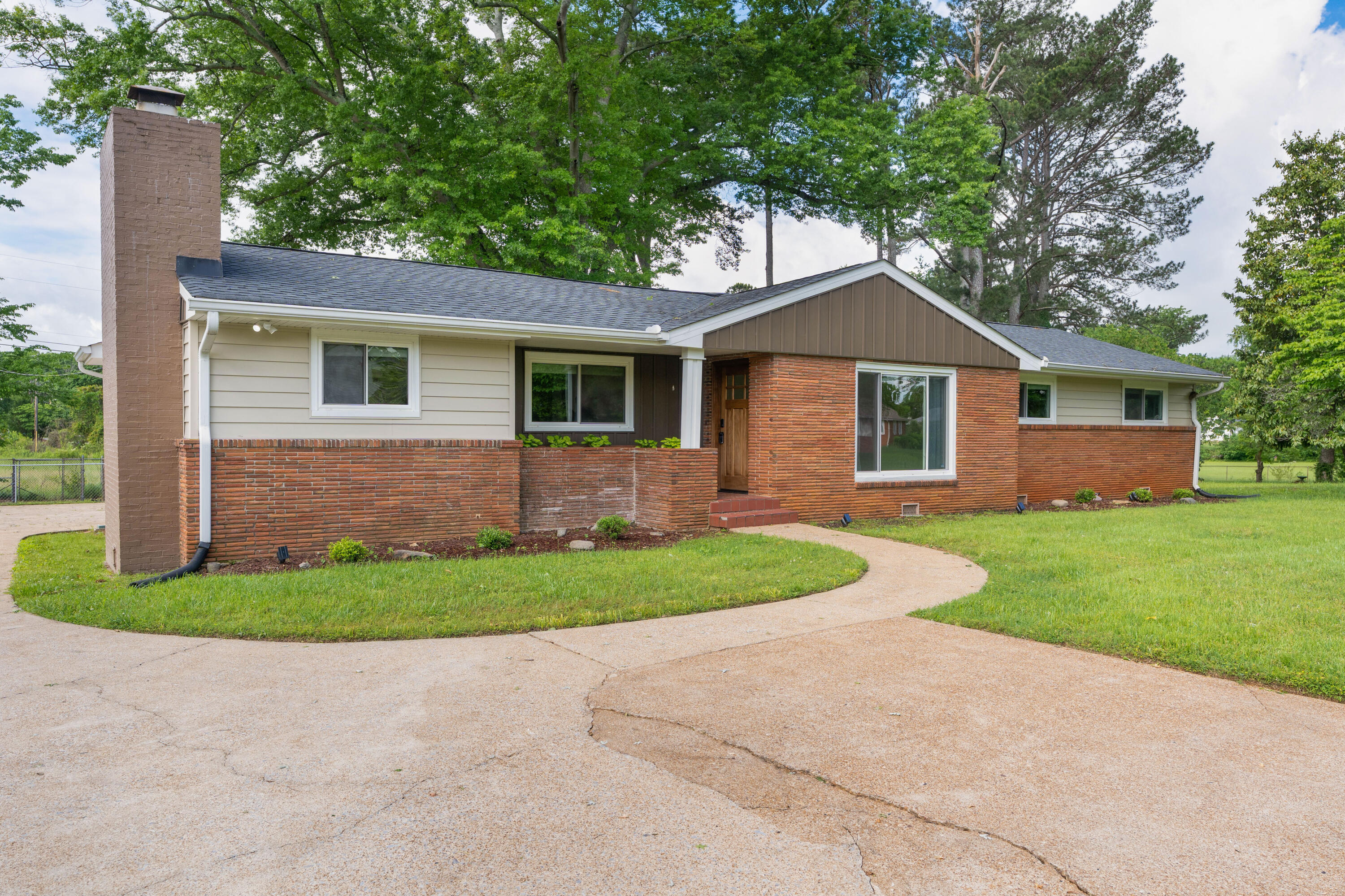 6904 Hickory View Lane