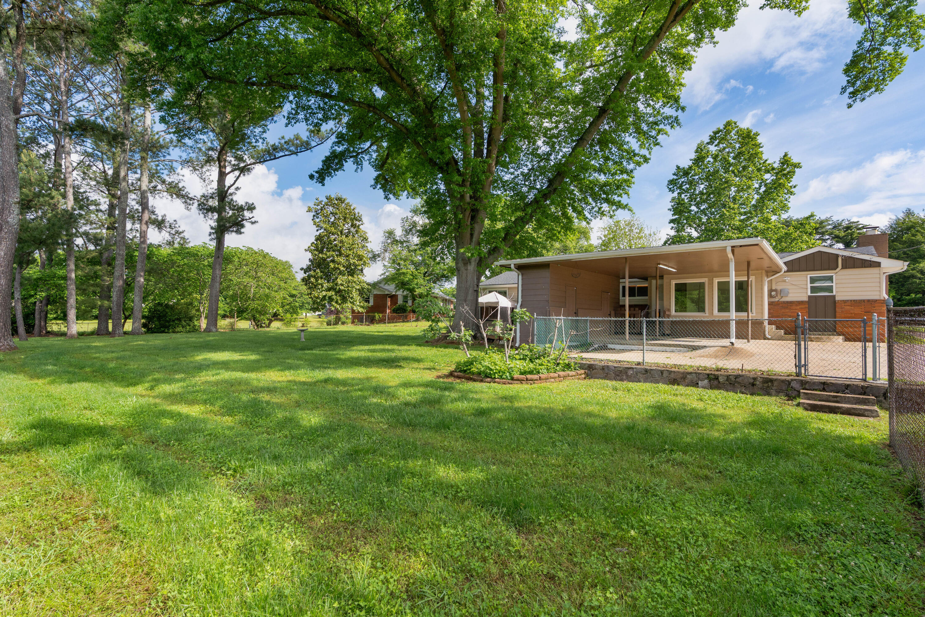 6904 Hickory View Lane