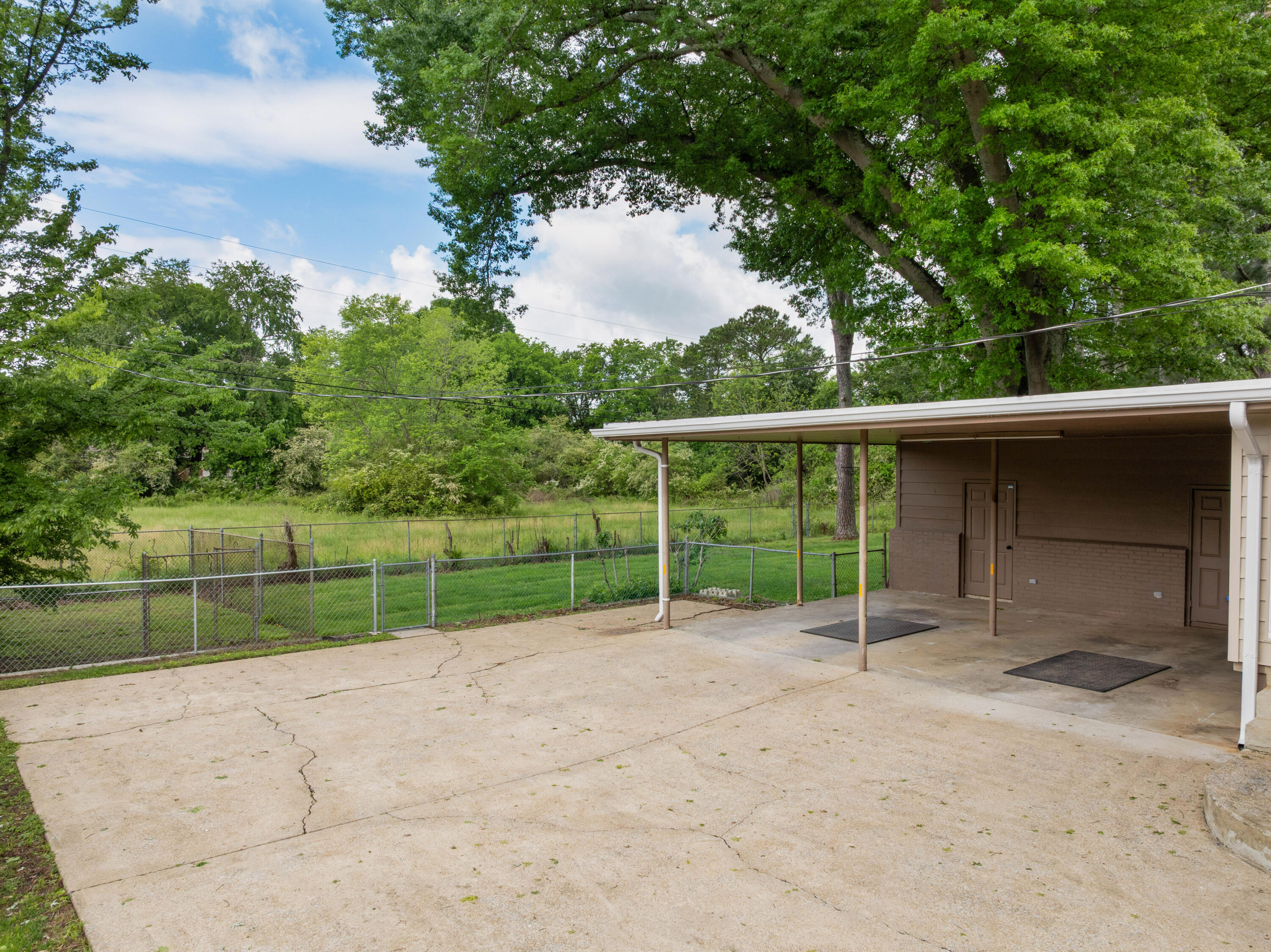 6904 Hickory View Lane