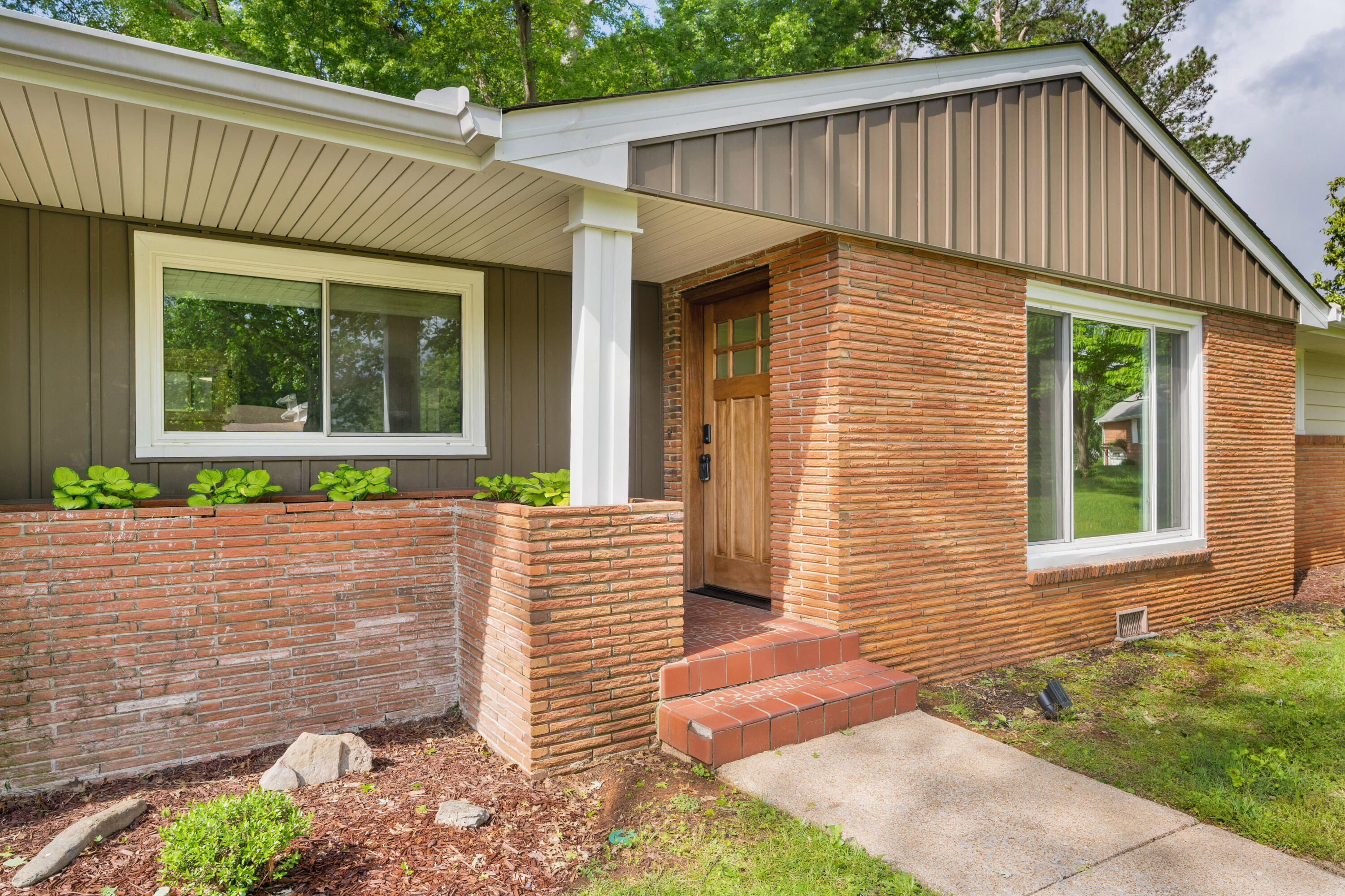 6904 Hickory View Lane