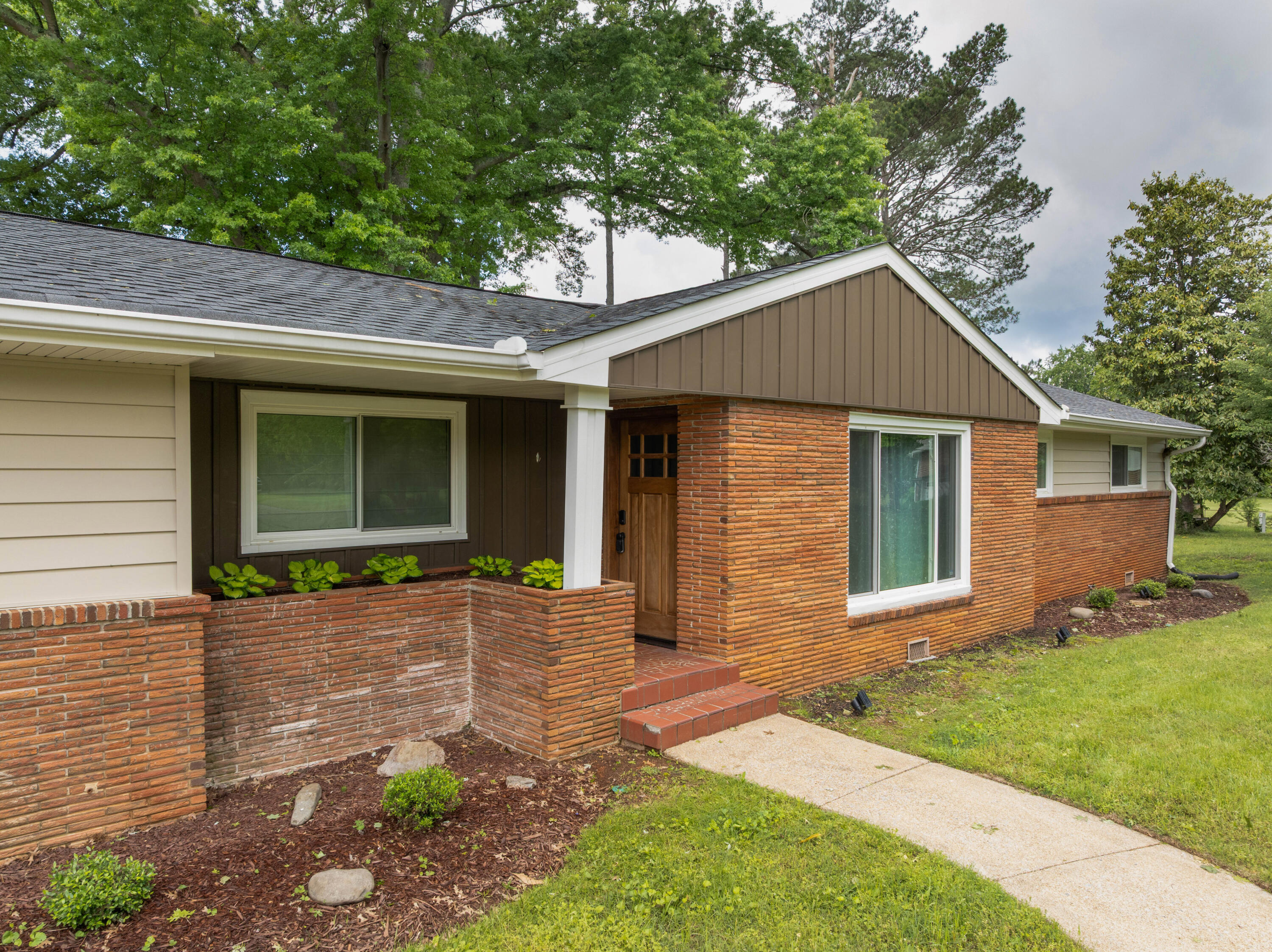 6904 Hickory View Lane