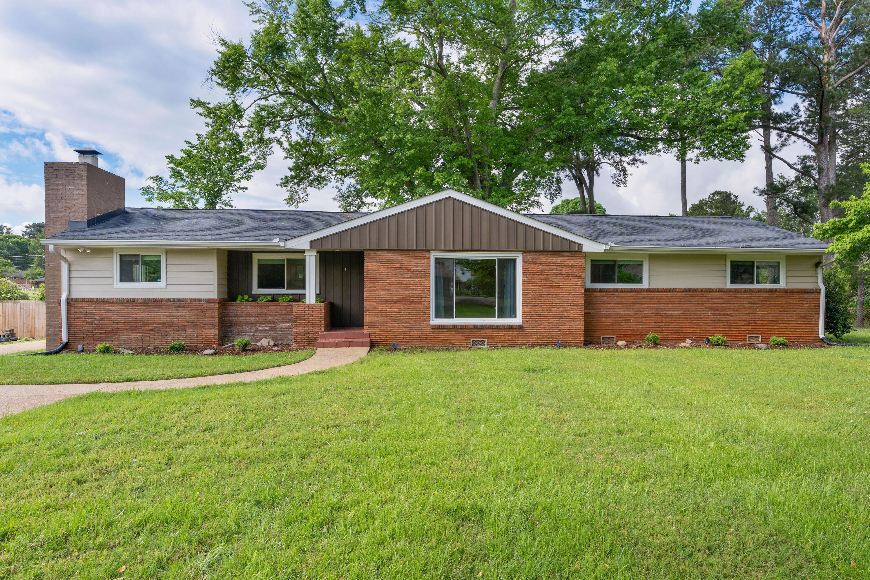 6904 Hickory View Lane