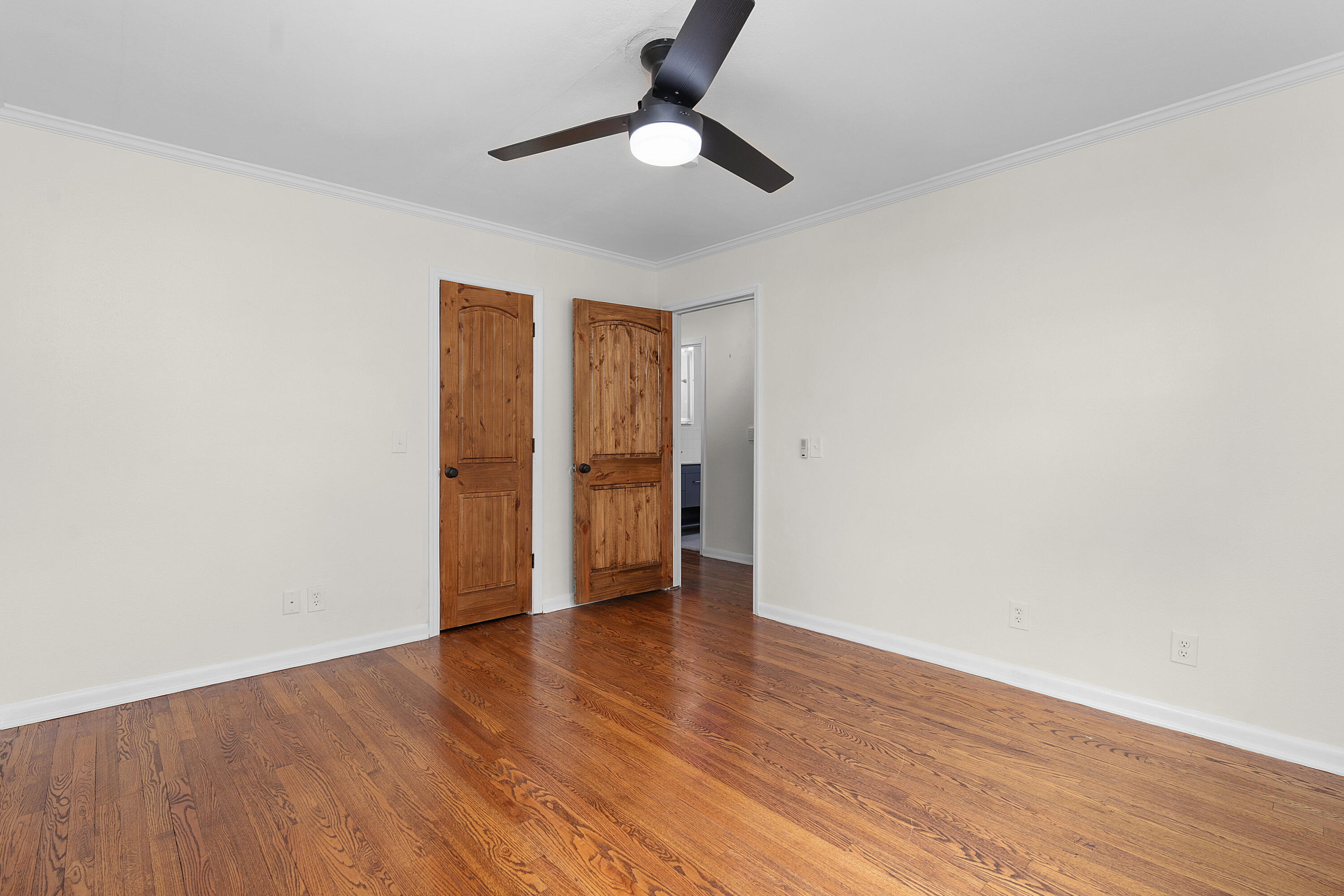 6904 Hickory View Lane