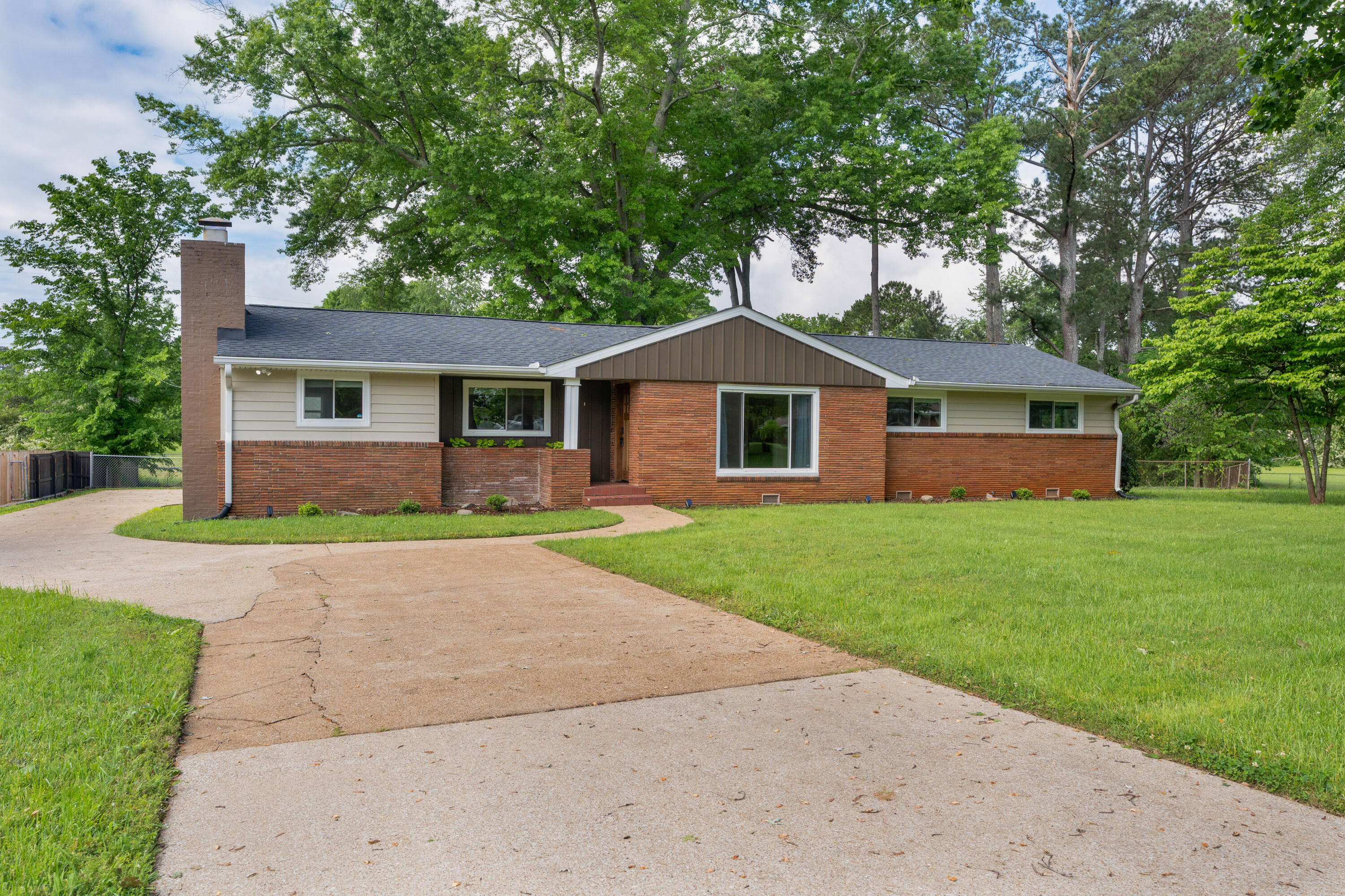 6904 Hickory View Lane