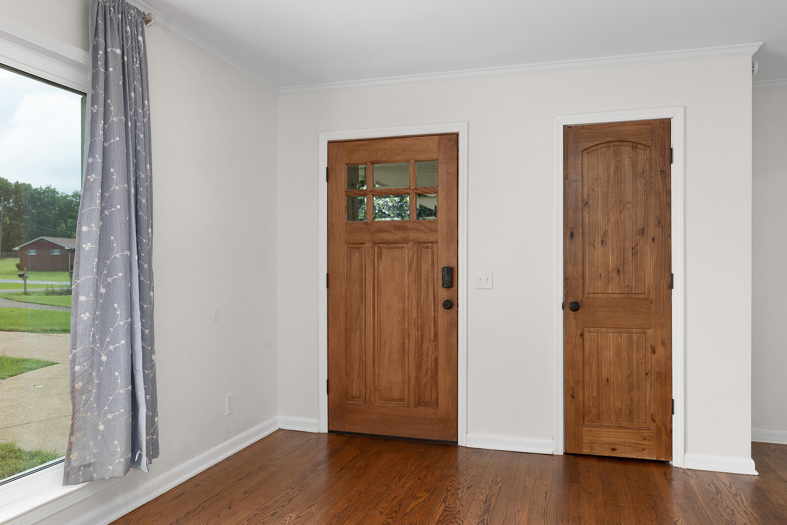 6904 Hickory View Lane