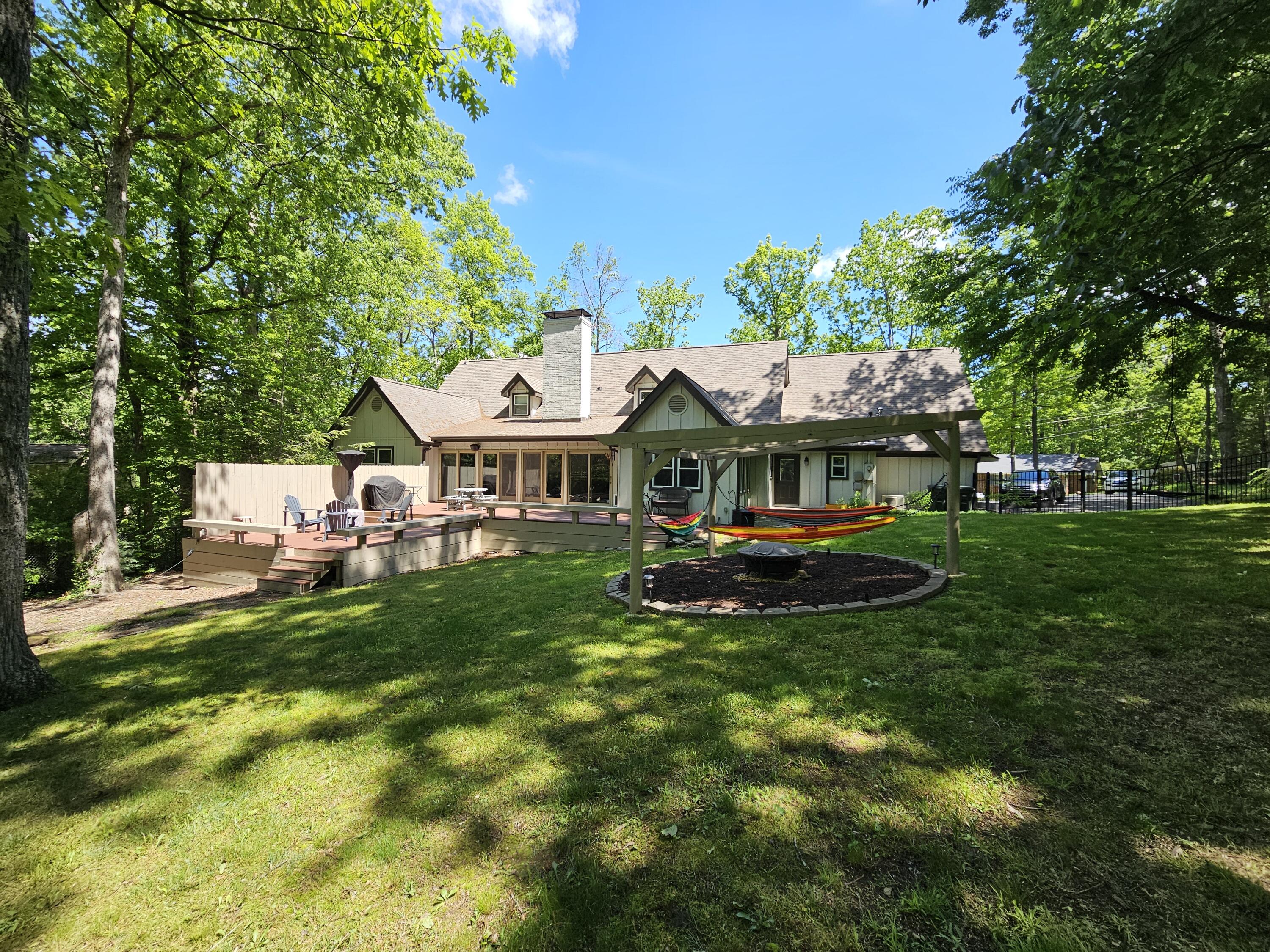 321 Robin Hood Trail