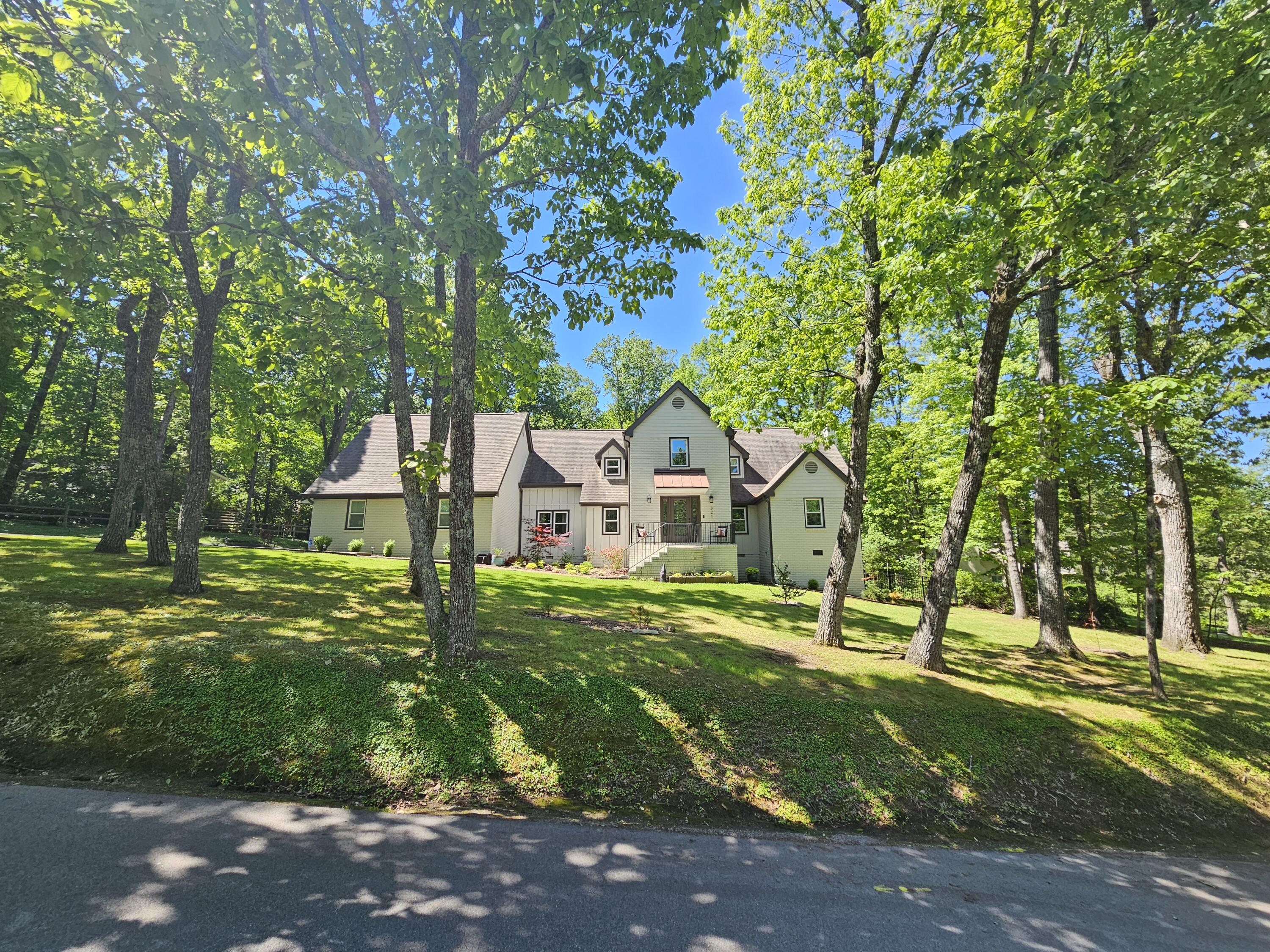321 Robin Hood Trail