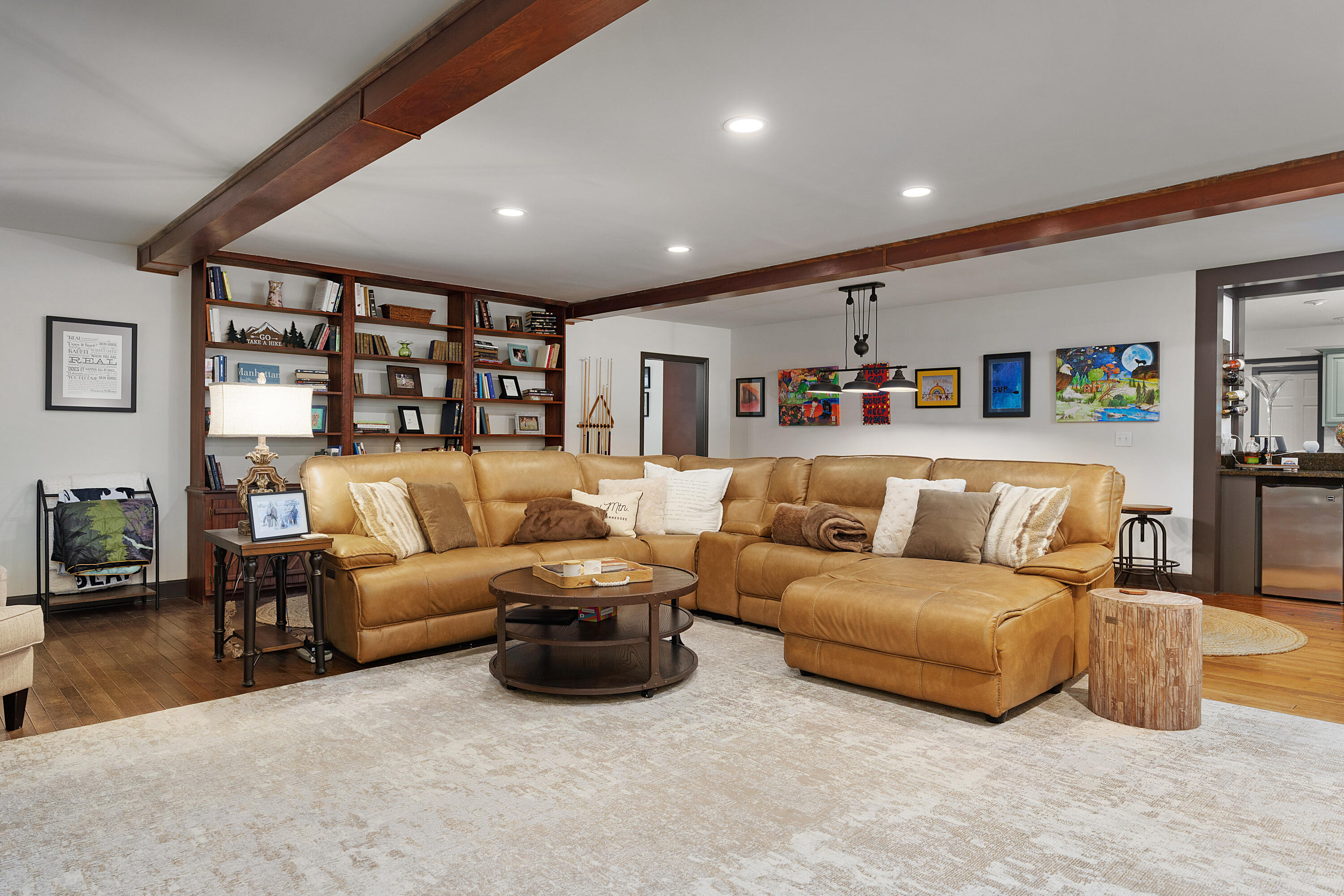 321 Robin Hood Trail