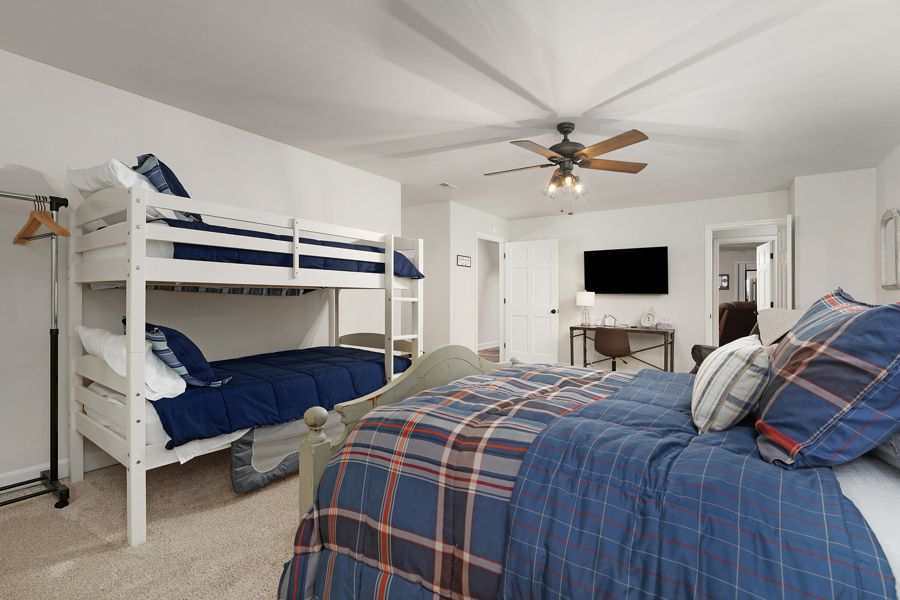 321 Robin Hood Trail
